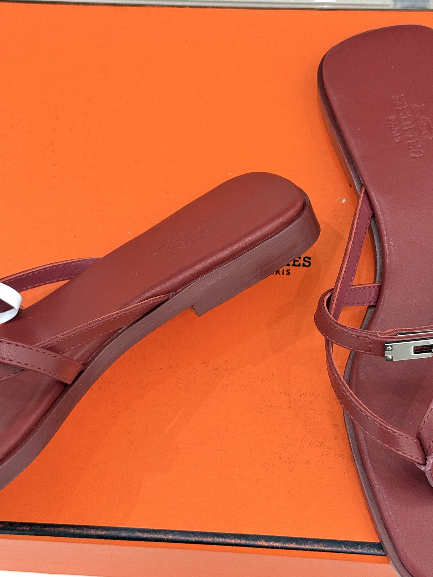 （配原版飞机盒）Hermès/爱马仕25WF新品Kelly扣细带夹脚人字拖鞋当Kelly包的传奇基因邂逅
