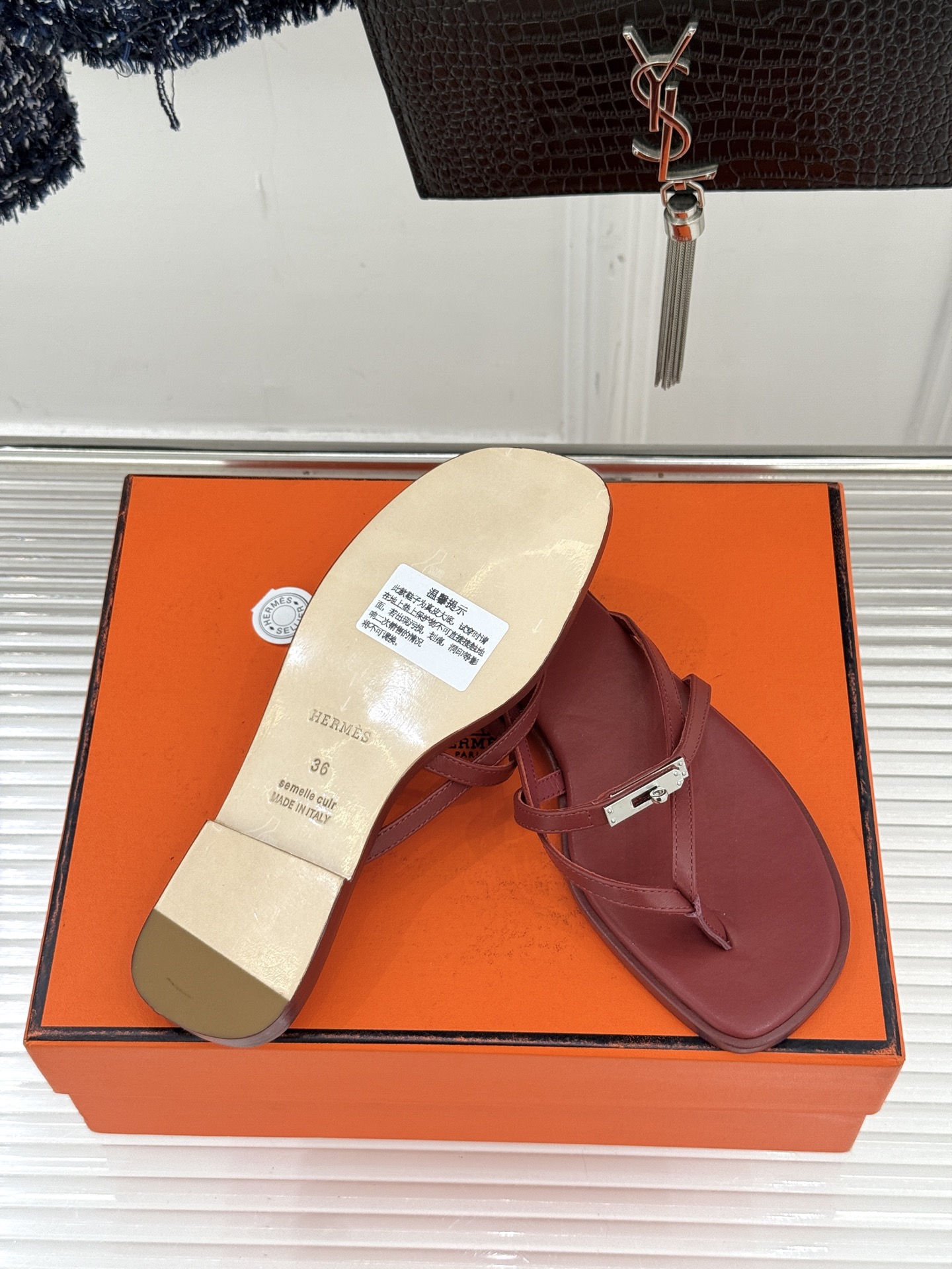 （配原版飞机盒）Hermès/爱马仕25WF新品Kelly扣细带夹脚人字拖鞋当Kelly包的传奇基因邂逅