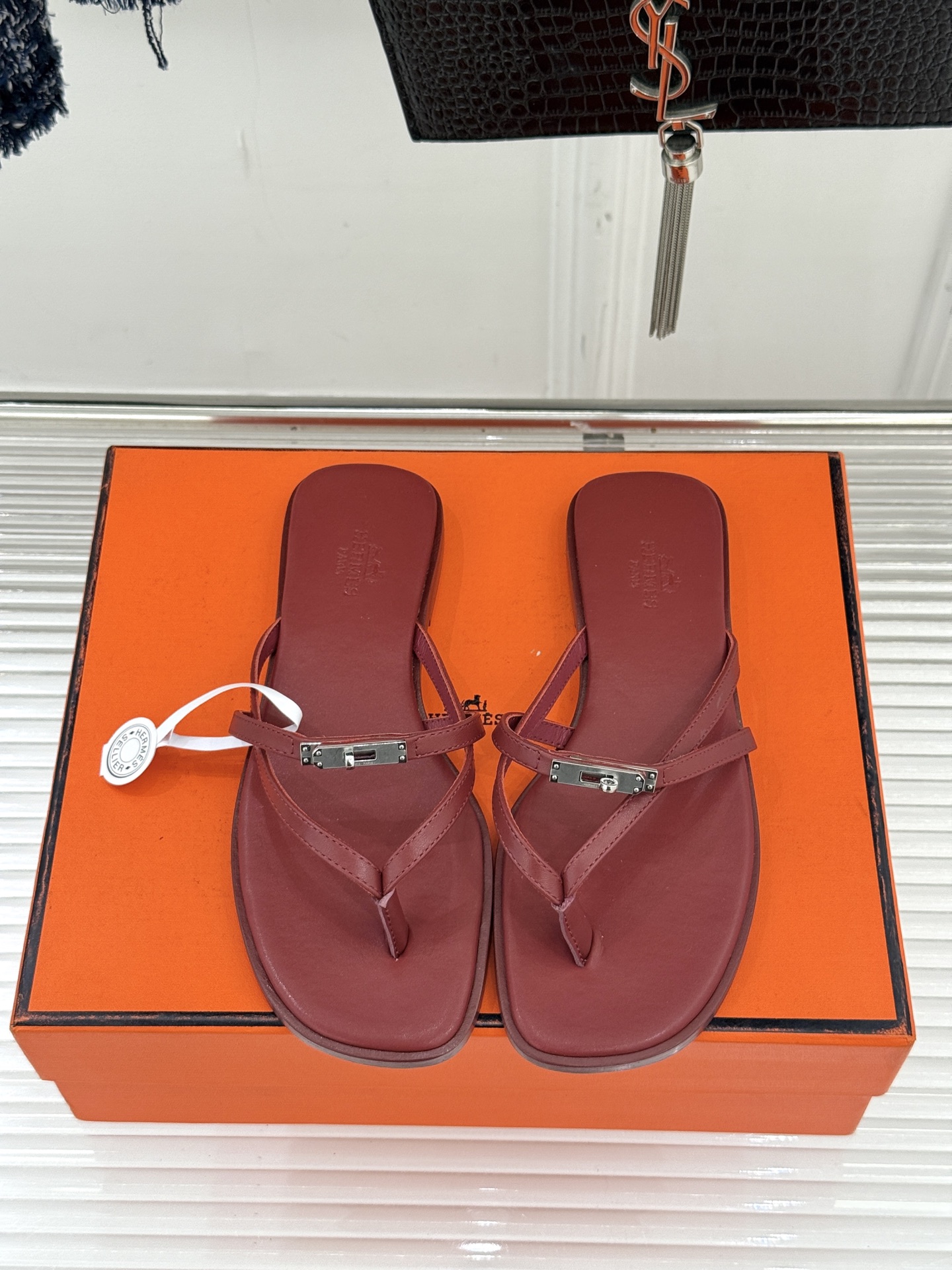 （配原版飞机盒）Hermès/爱马仕25WF新品Kelly扣细带夹脚人字拖鞋当Kelly包的传奇基因邂逅