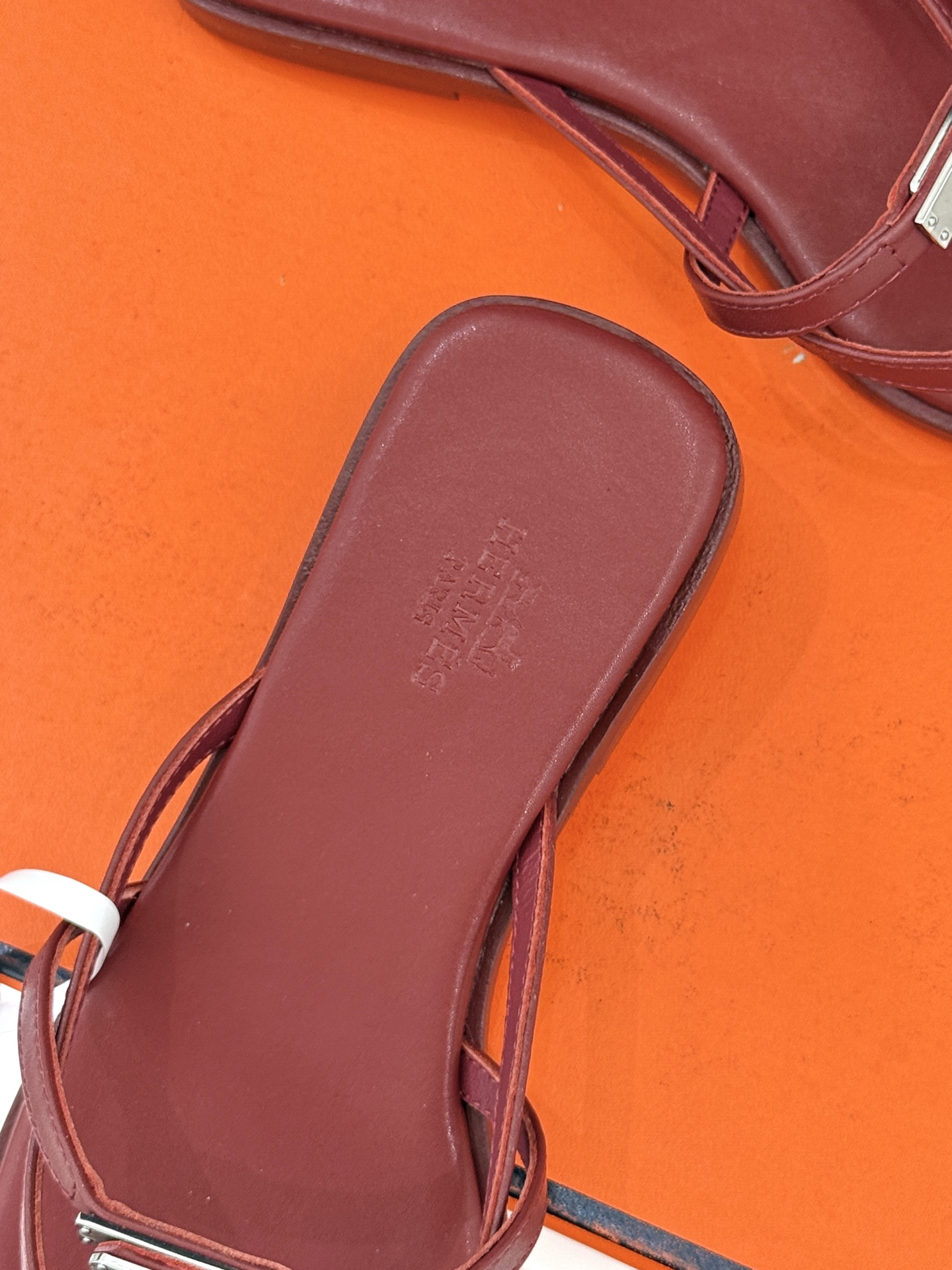 （配原版飞机盒）Hermès/爱马仕25WF新品Kelly扣细带夹脚人字拖鞋当Kelly包的传奇基因邂逅