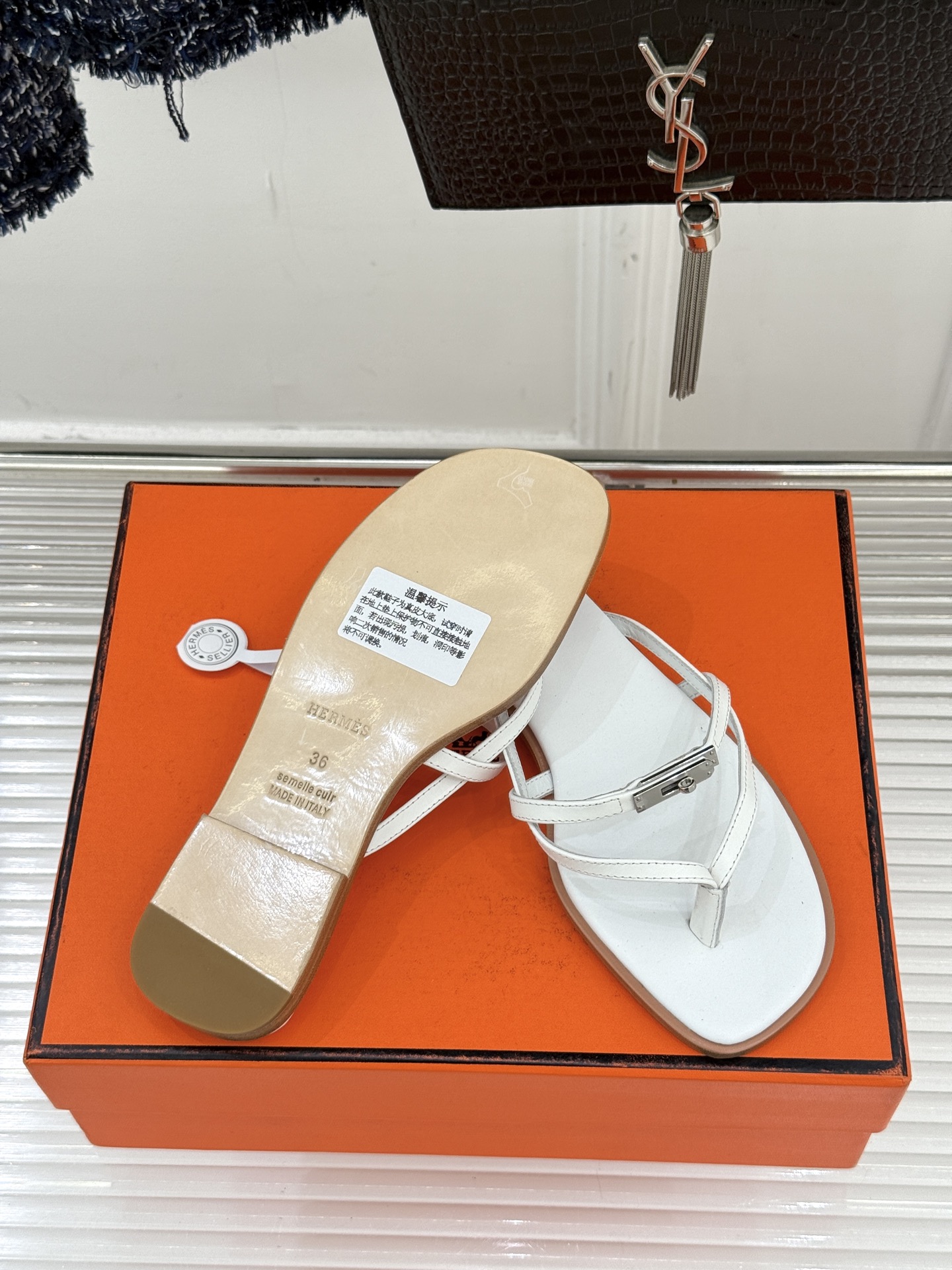 （配原版飞机盒）Hermès/爱马仕25WF新品Kelly扣细带夹脚人字拖鞋当Kelly包的传奇基因邂逅