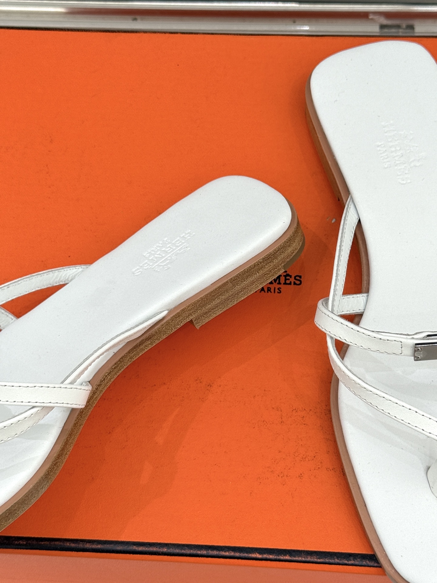 （配原版飞机盒）Hermès/爱马仕25WF新品Kelly扣细带夹脚人字拖鞋当Kelly包的传奇基因邂逅