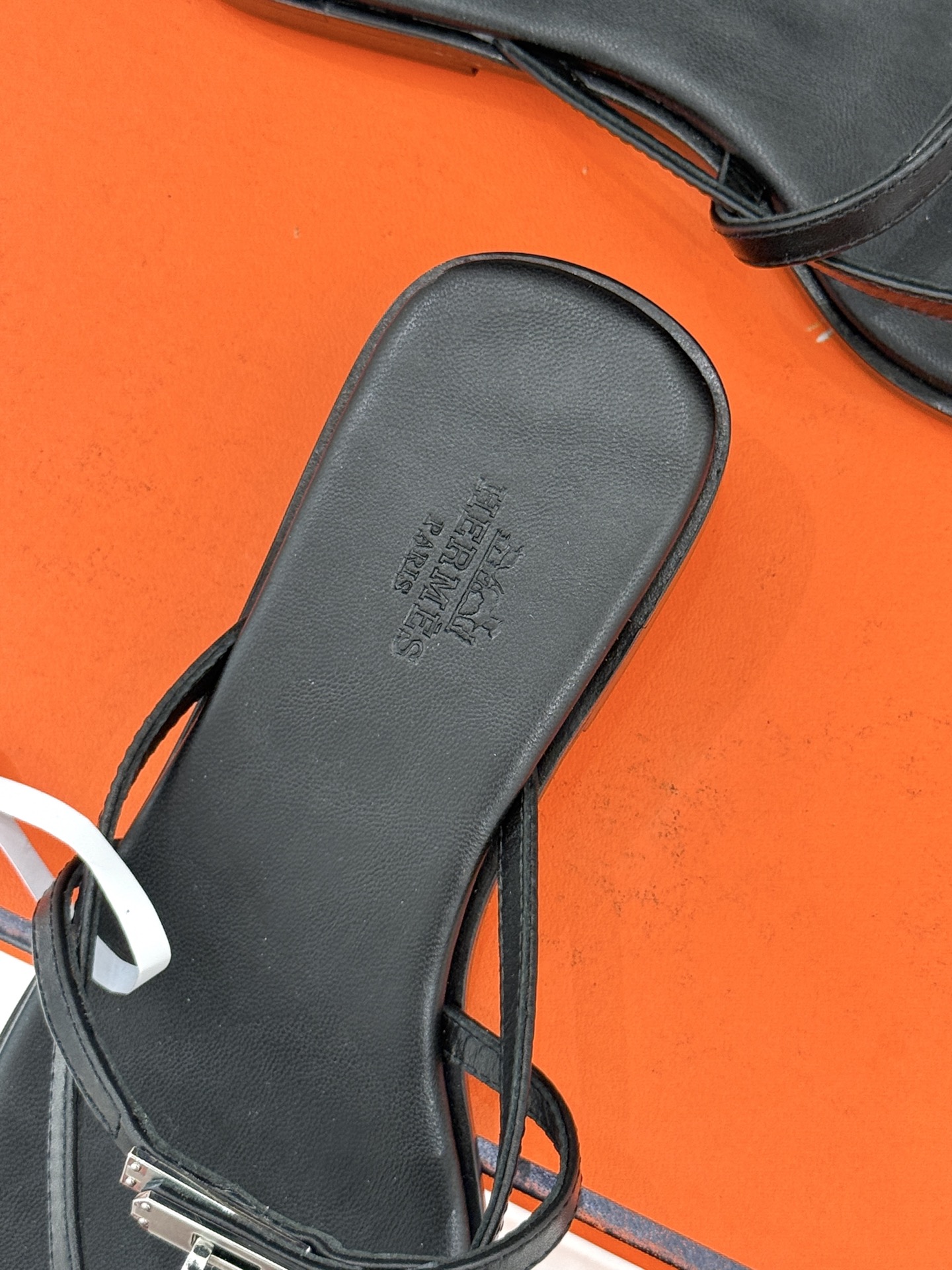 （配原版飞机盒）Hermès/爱马仕25WF新品Kelly扣细带夹脚人字拖鞋当Kelly包的传奇基因邂逅