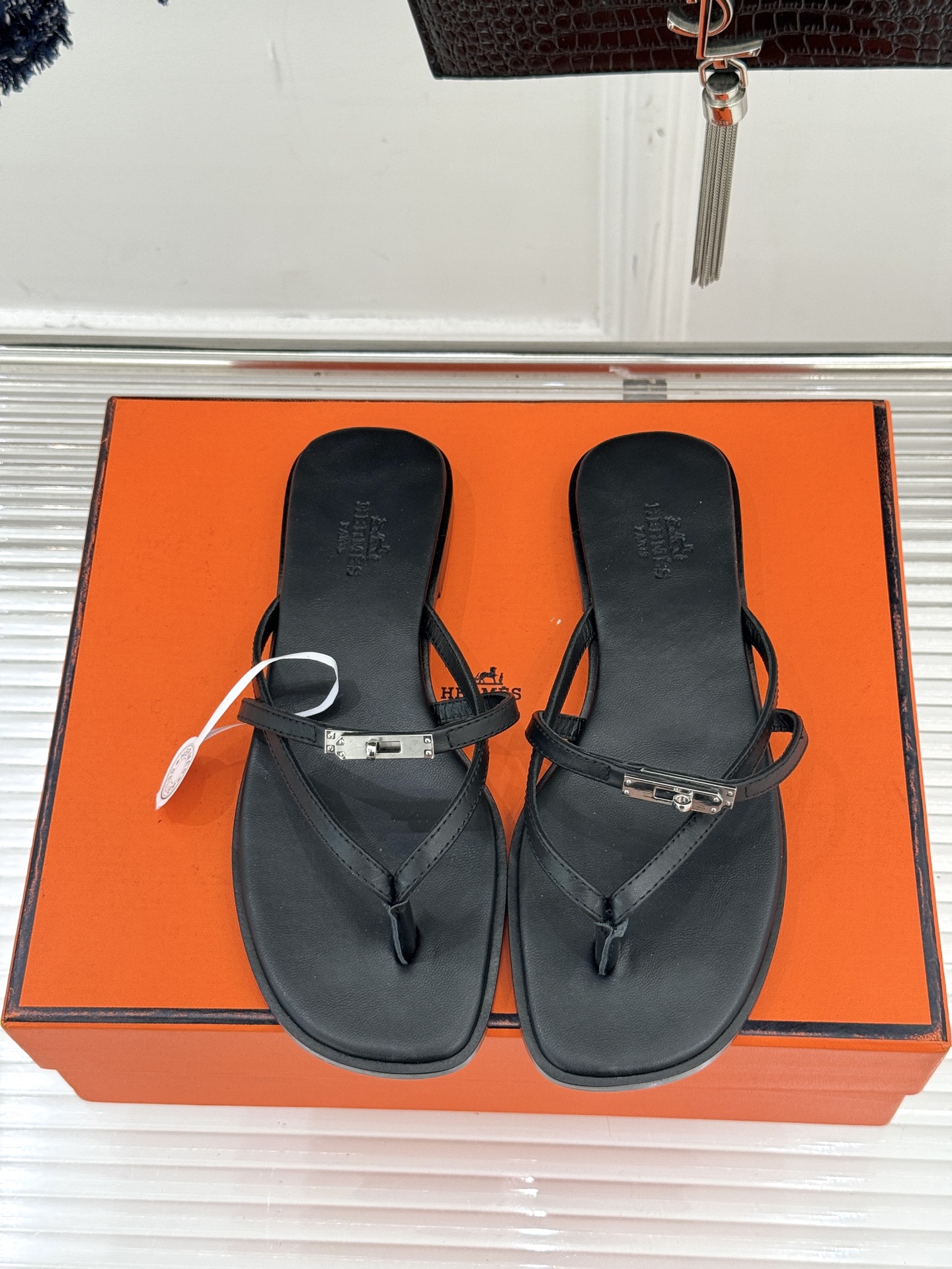 （配原版飞机盒）Hermès/爱马仕25WF新品Kelly扣细带夹脚人字拖鞋当Kelly包的传奇基因邂逅