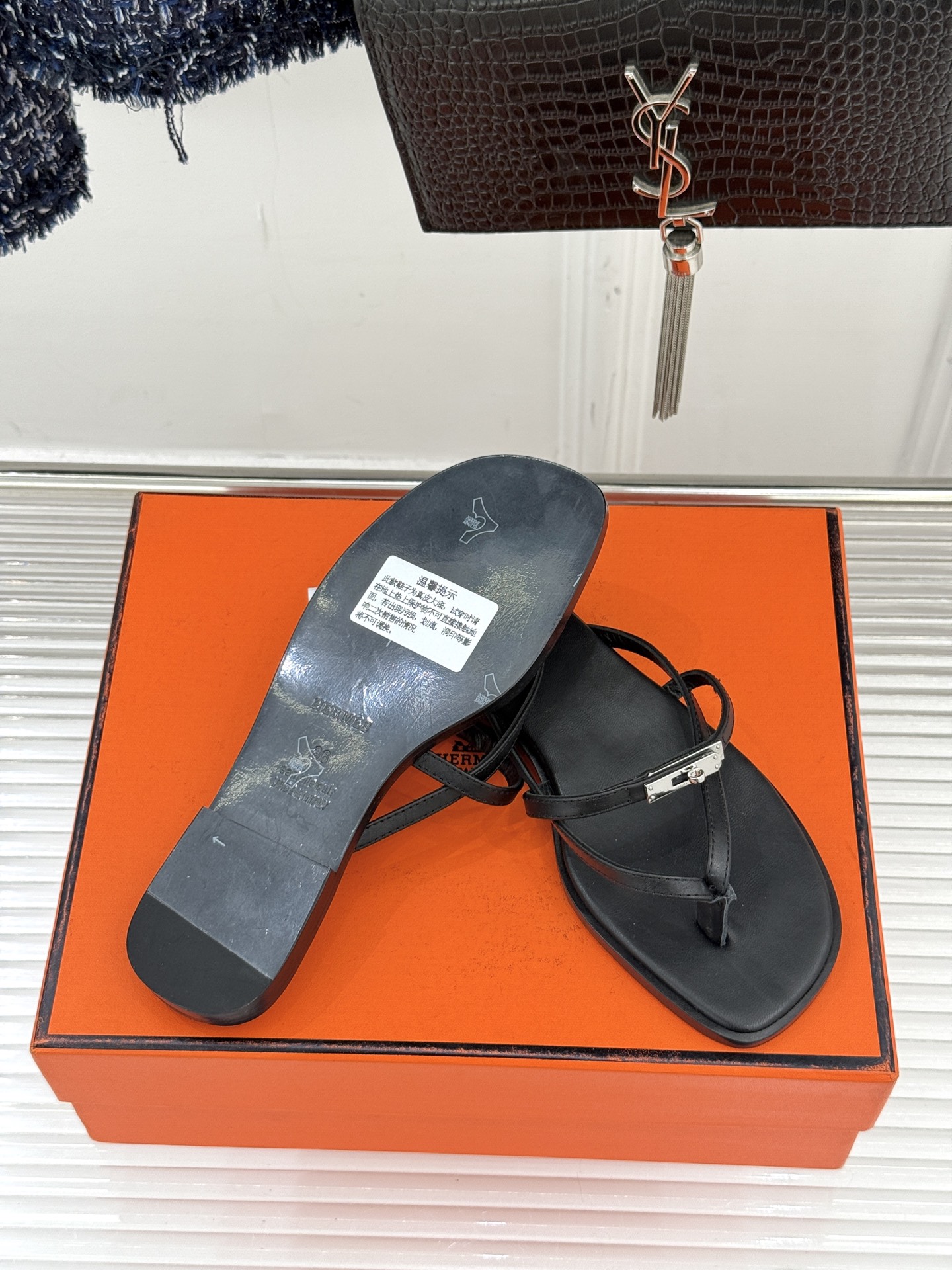 （配原版飞机盒）Hermès/爱马仕25WF新品Kelly扣细带夹脚人字拖鞋当Kelly包的传奇基因邂逅