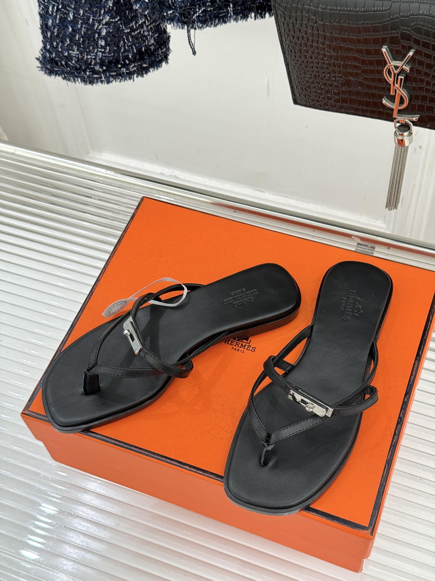 （配原版飞机盒）Hermès/爱马仕25WF新品Kelly扣细带夹脚人字拖鞋当Kelly包的传奇基因邂逅