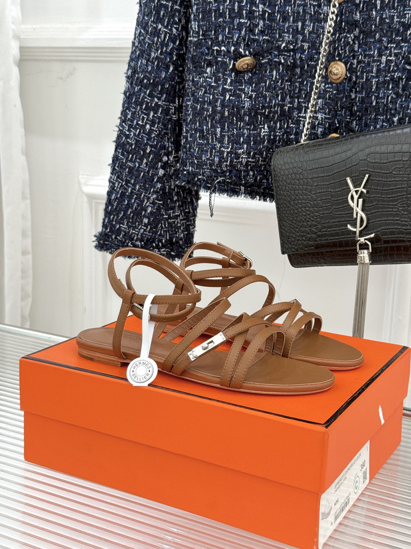 （配原版飞机盒）Hermès/爱马仕25WF新品Kelly扣细带平底凉鞋当Kelly包的传奇基因邂逅夏日