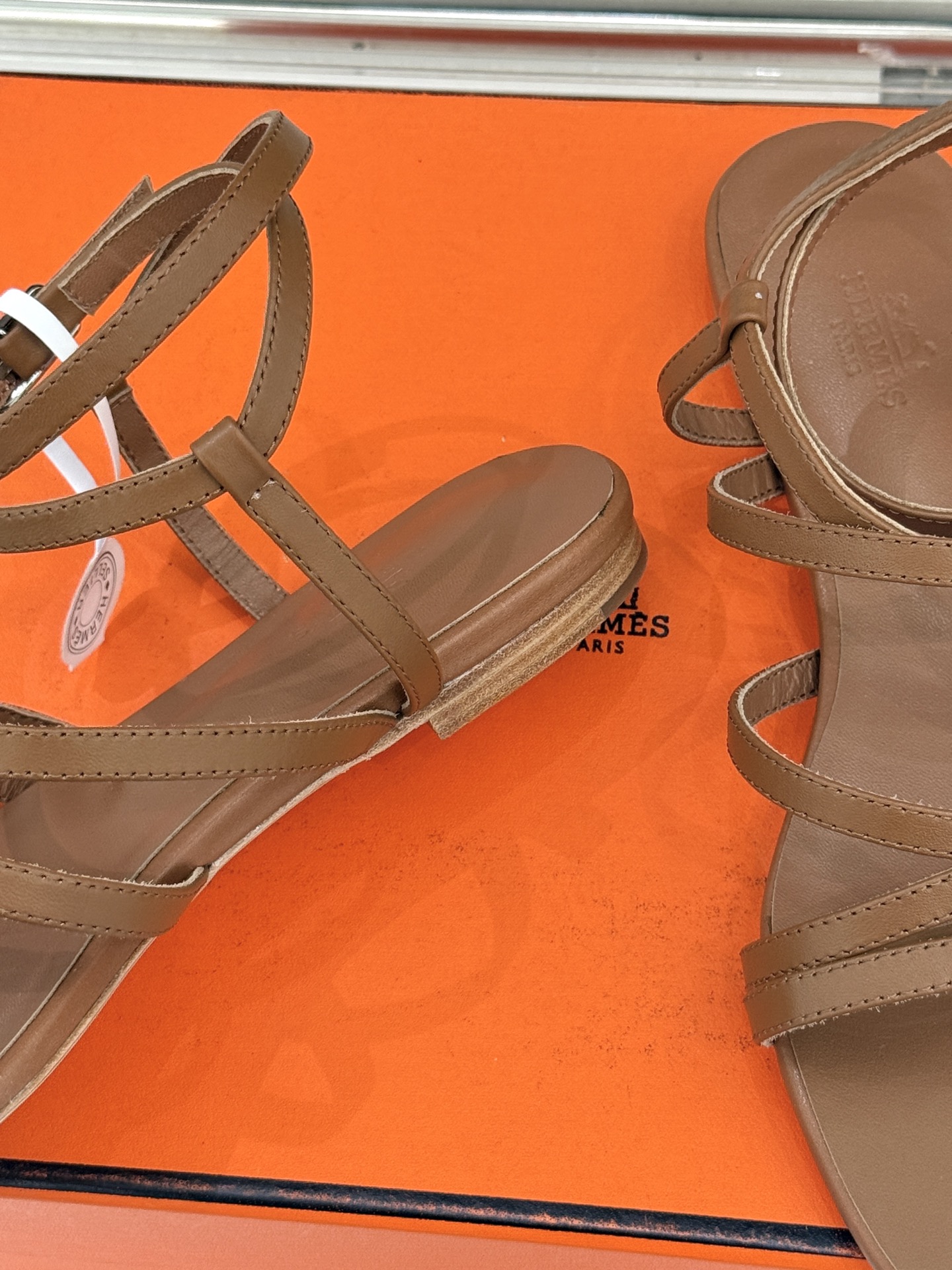 （配原版飞机盒）Hermès/爱马仕25WF新品Kelly扣细带平底凉鞋当Kelly包的传奇基因邂逅夏日