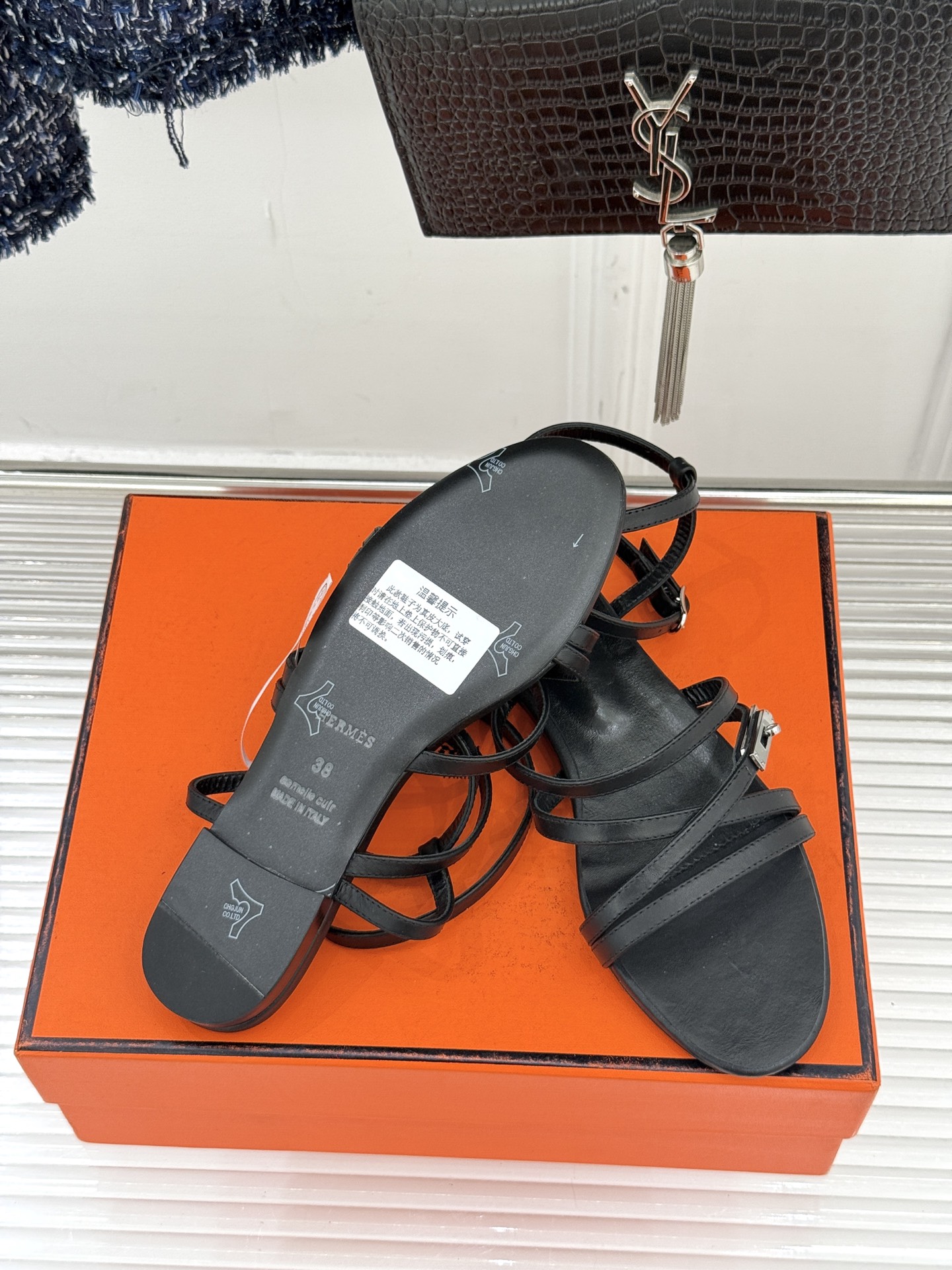 （配原版飞机盒）Hermès/爱马仕25WF新品Kelly扣细带平底凉鞋当Kelly包的传奇基因邂逅夏日