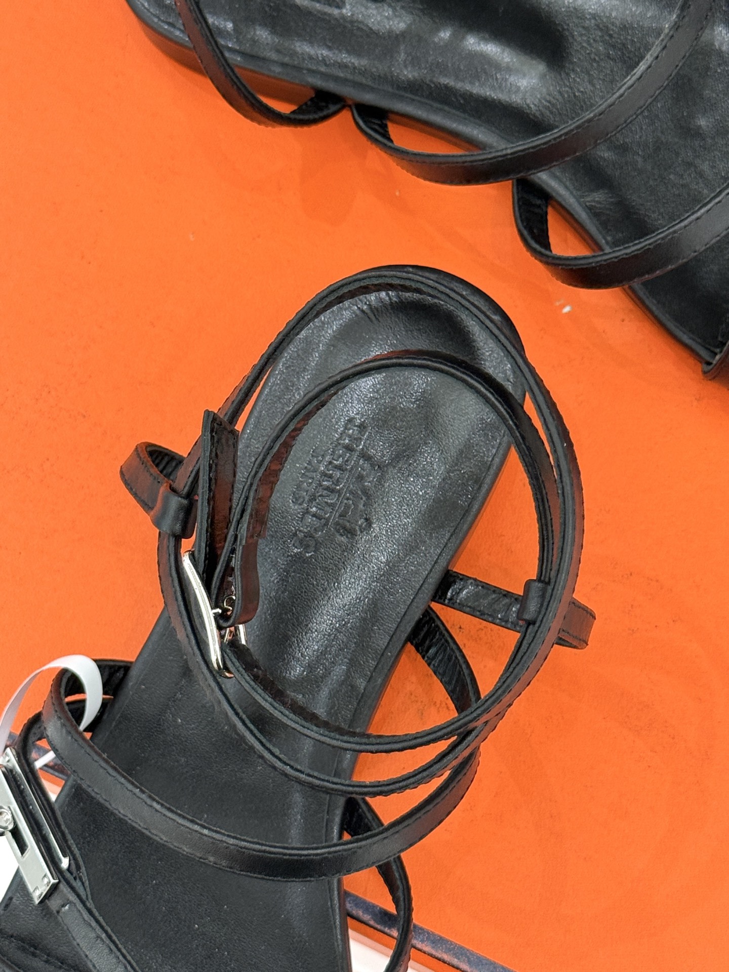 （配原版飞机盒）Hermès/爱马仕25WF新品Kelly扣细带平底凉鞋当Kelly包的传奇基因邂逅夏日