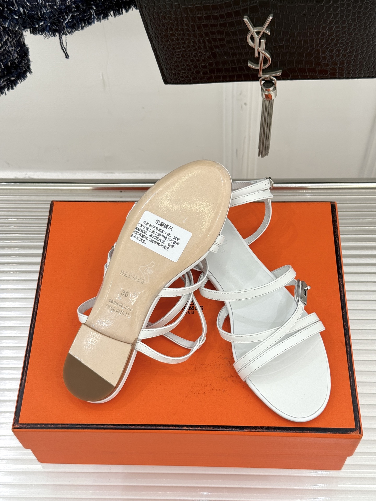 （配原版飞机盒）Hermès/爱马仕25WF新品Kelly扣细带平底凉鞋当Kelly包的传奇基因邂逅夏日