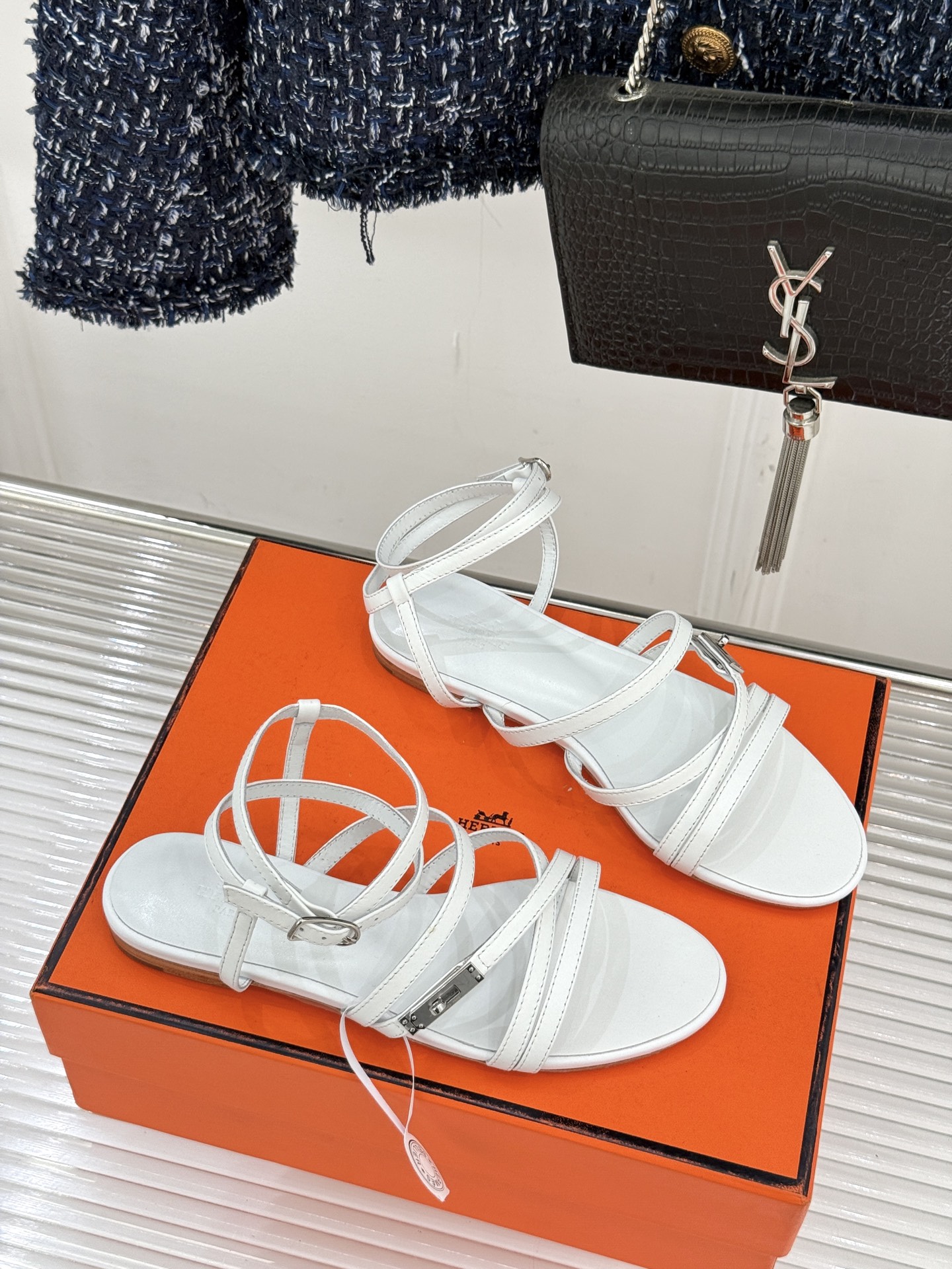 （配原版飞机盒）Hermès/爱马仕25WF新品Kelly扣细带平底凉鞋当Kelly包的传奇基因邂逅夏日