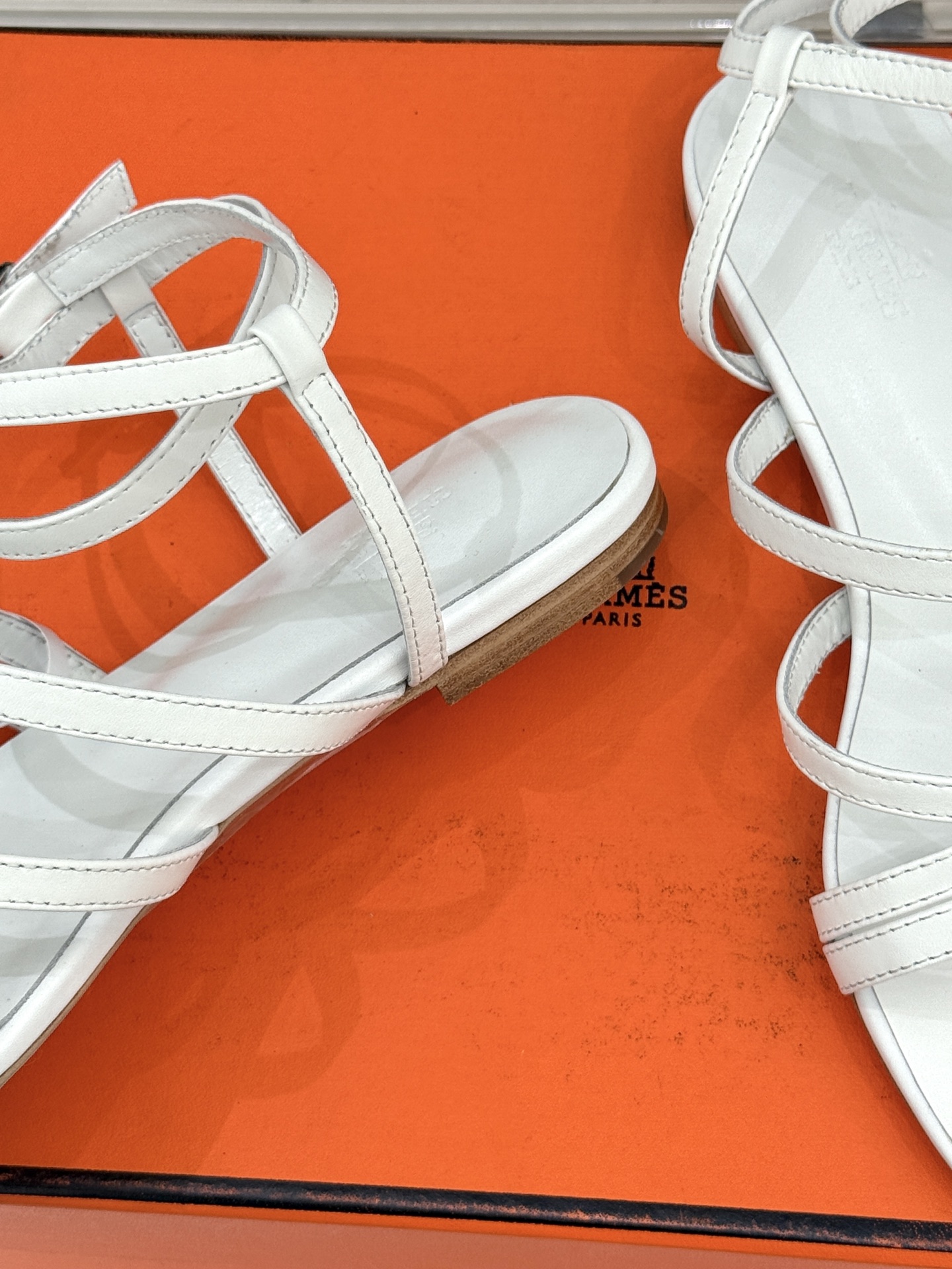 （配原版飞机盒）Hermès/爱马仕25WF新品Kelly扣细带平底凉鞋当Kelly包的传奇基因邂逅夏日