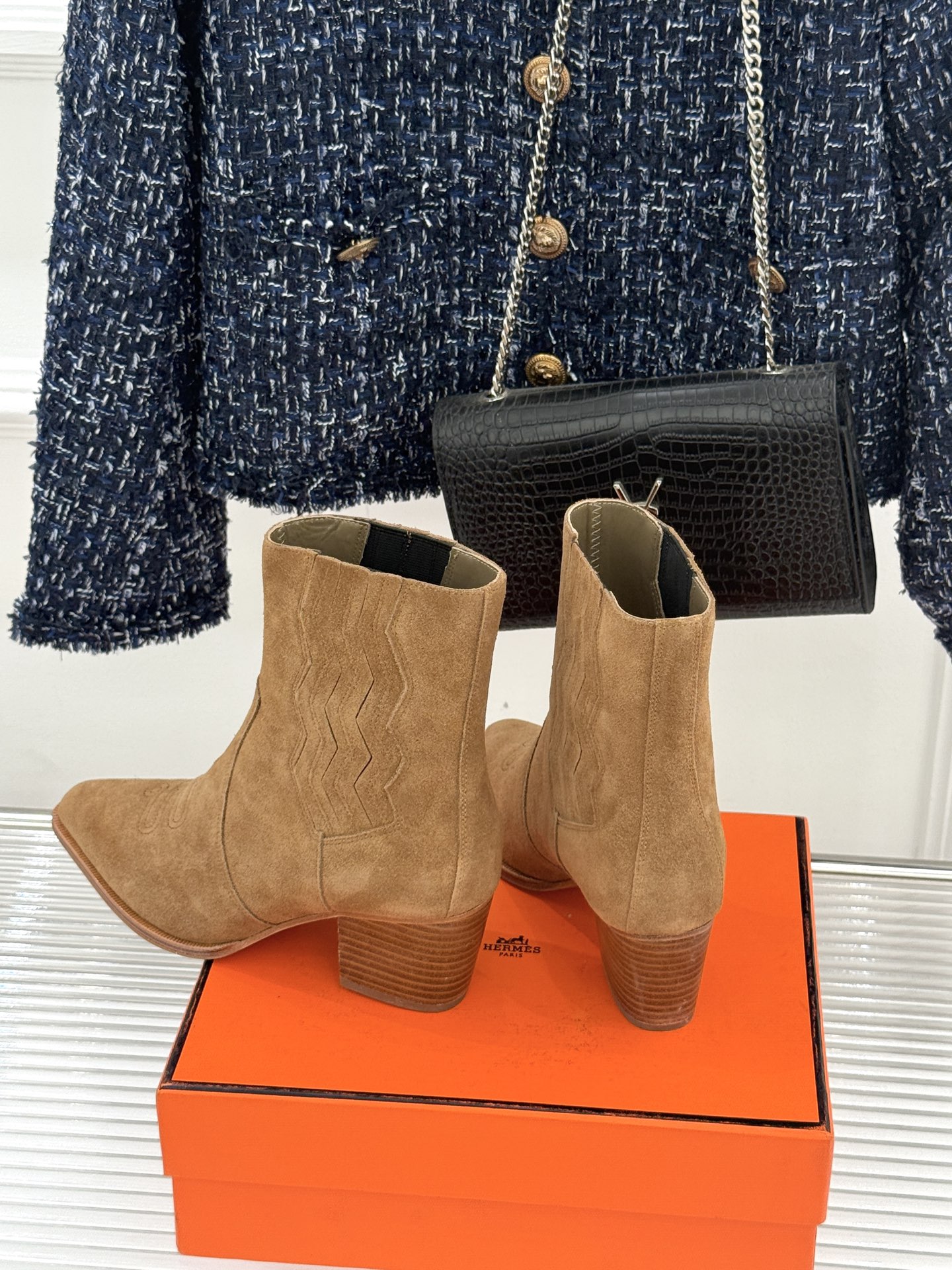 Hermès/爱马仕25WF新品复古西部缝线尖头粗跟短靴当19世纪西部旷野的自由风掠过巴黎福宝大道的匠心