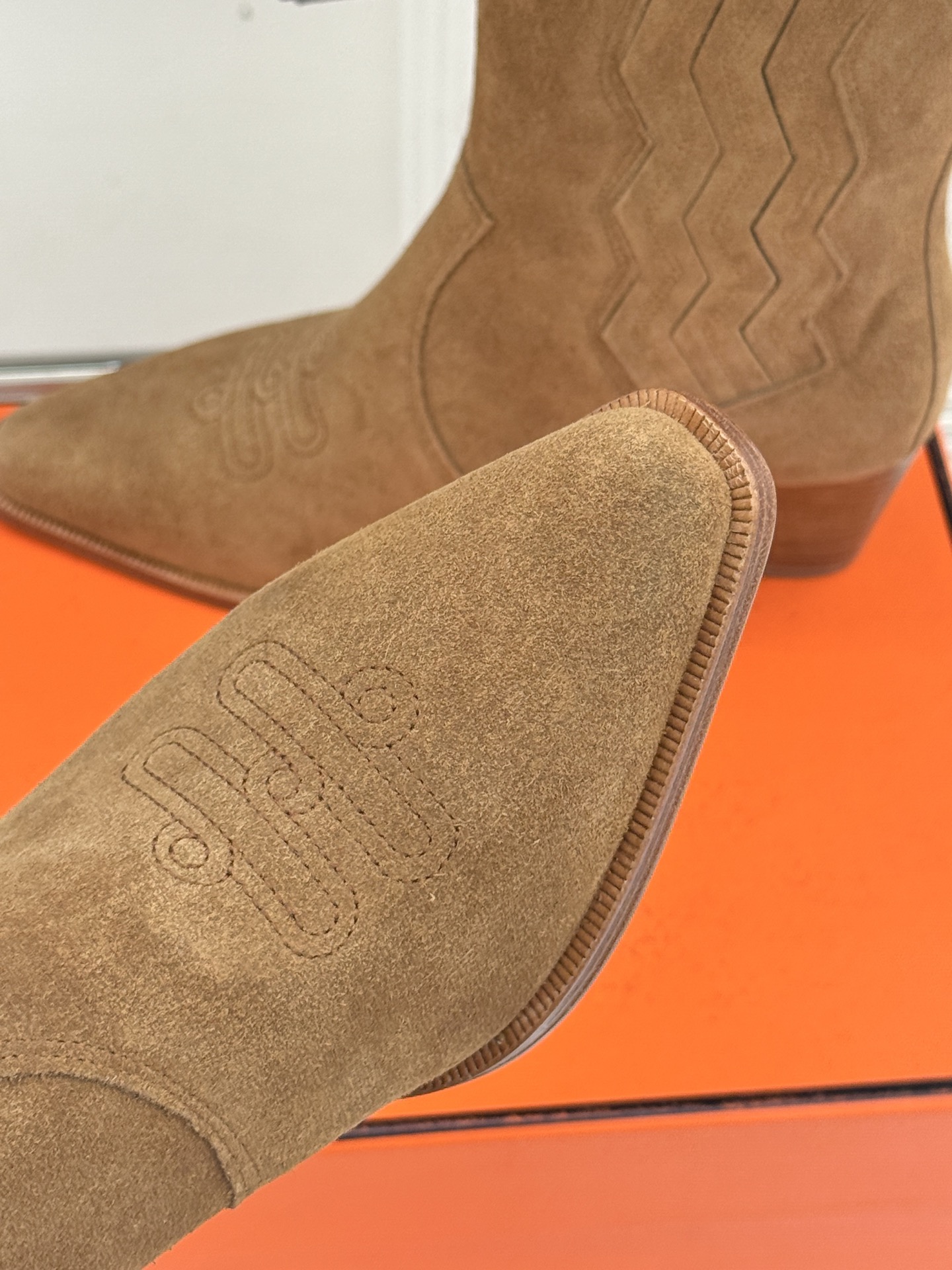 Hermès/爱马仕25WF新品复古西部缝线尖头粗跟短靴当19世纪西部旷野的自由风掠过巴黎福宝大道的匠心