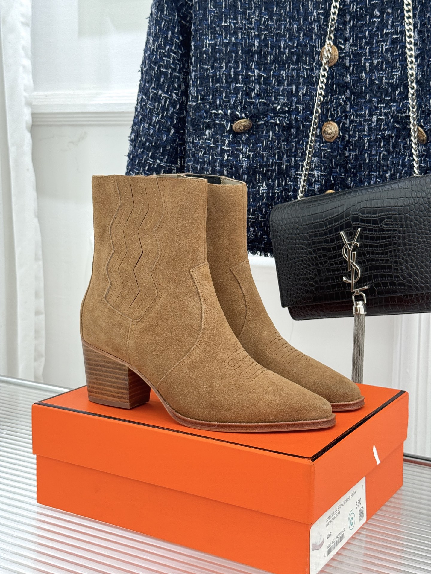 Hermès/爱马仕25WF新品复古西部缝线尖头粗跟短靴当19世纪西部旷野的自由风掠过巴黎福宝大道的匠心