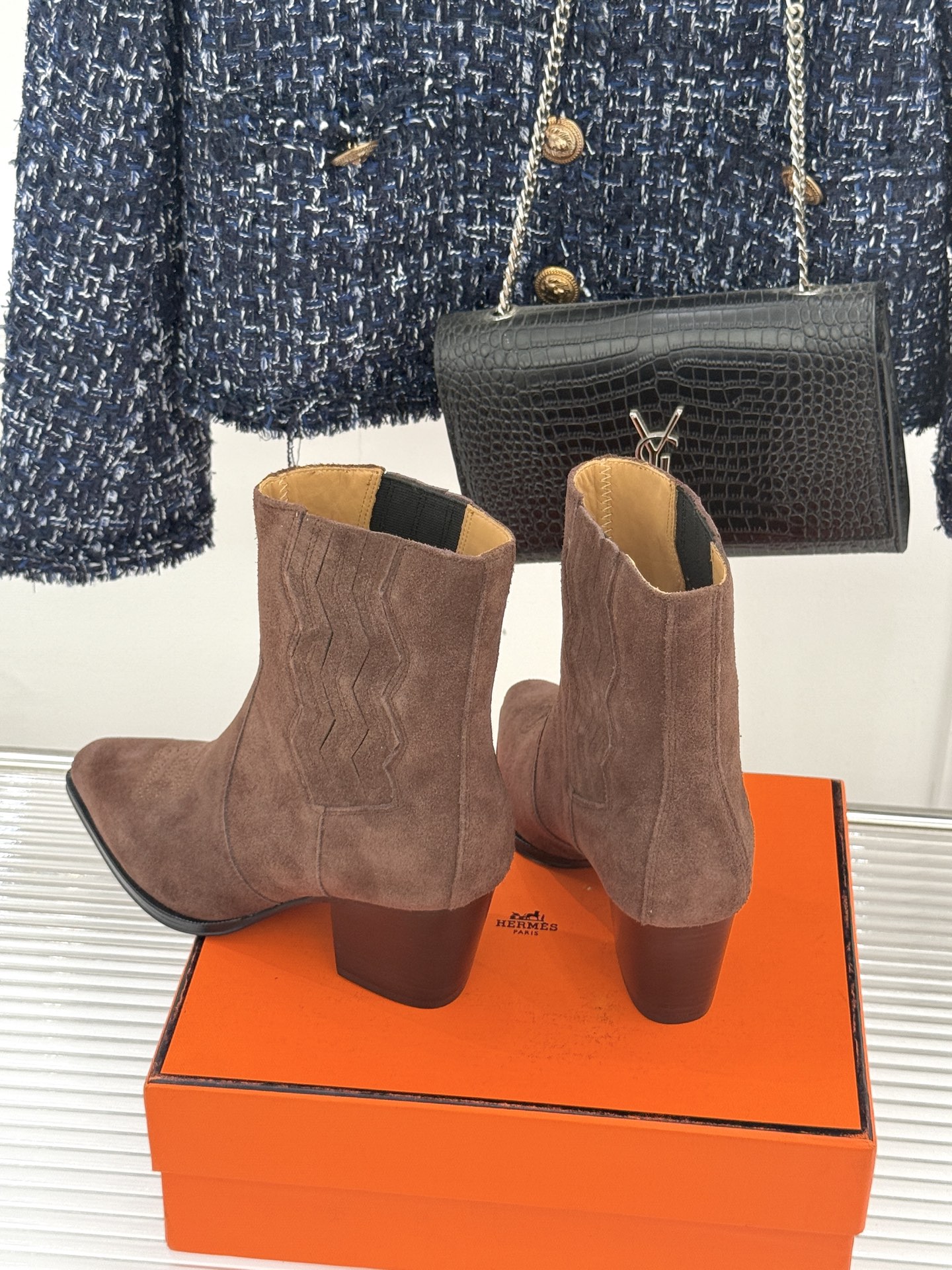 Hermès/爱马仕25WF新品复古西部缝线尖头粗跟短靴当19世纪西部旷野的自由风掠过巴黎福宝大道的匠心