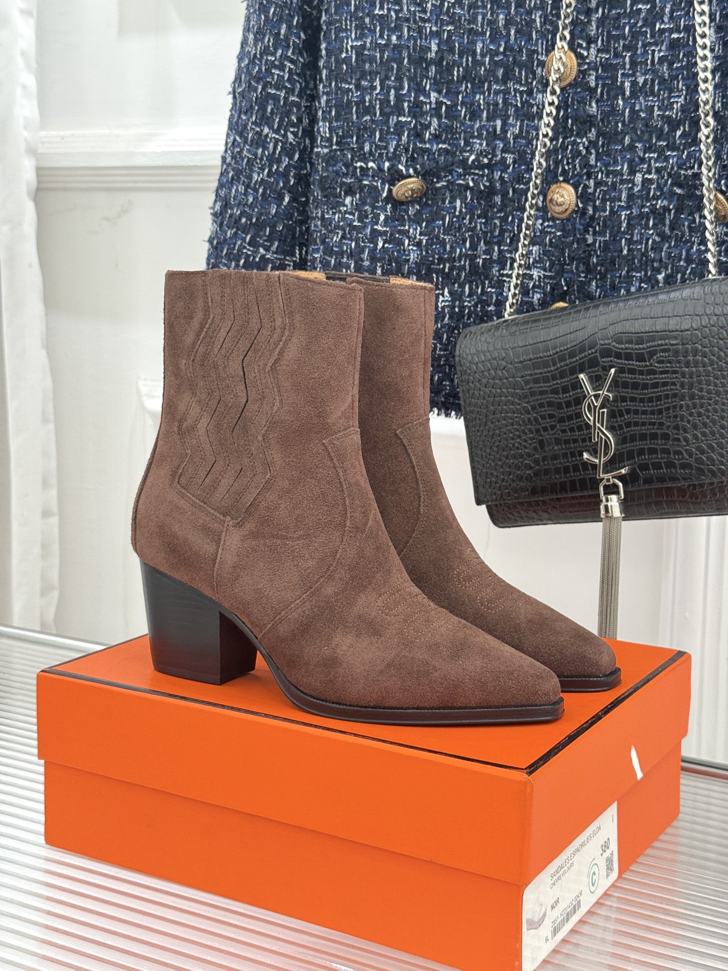 Hermès/爱马仕25WF新品复古西部缝线尖头粗跟短靴当19世纪西部旷野的自由风掠过巴黎福宝大道的匠心