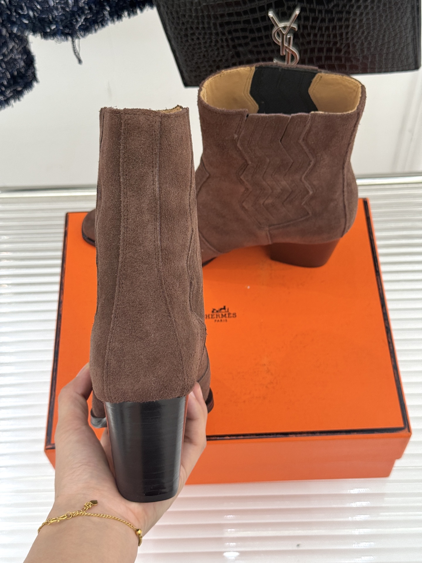 Hermès/爱马仕25WF新品复古西部缝线尖头粗跟短靴当19世纪西部旷野的自由风掠过巴黎福宝大道的匠心