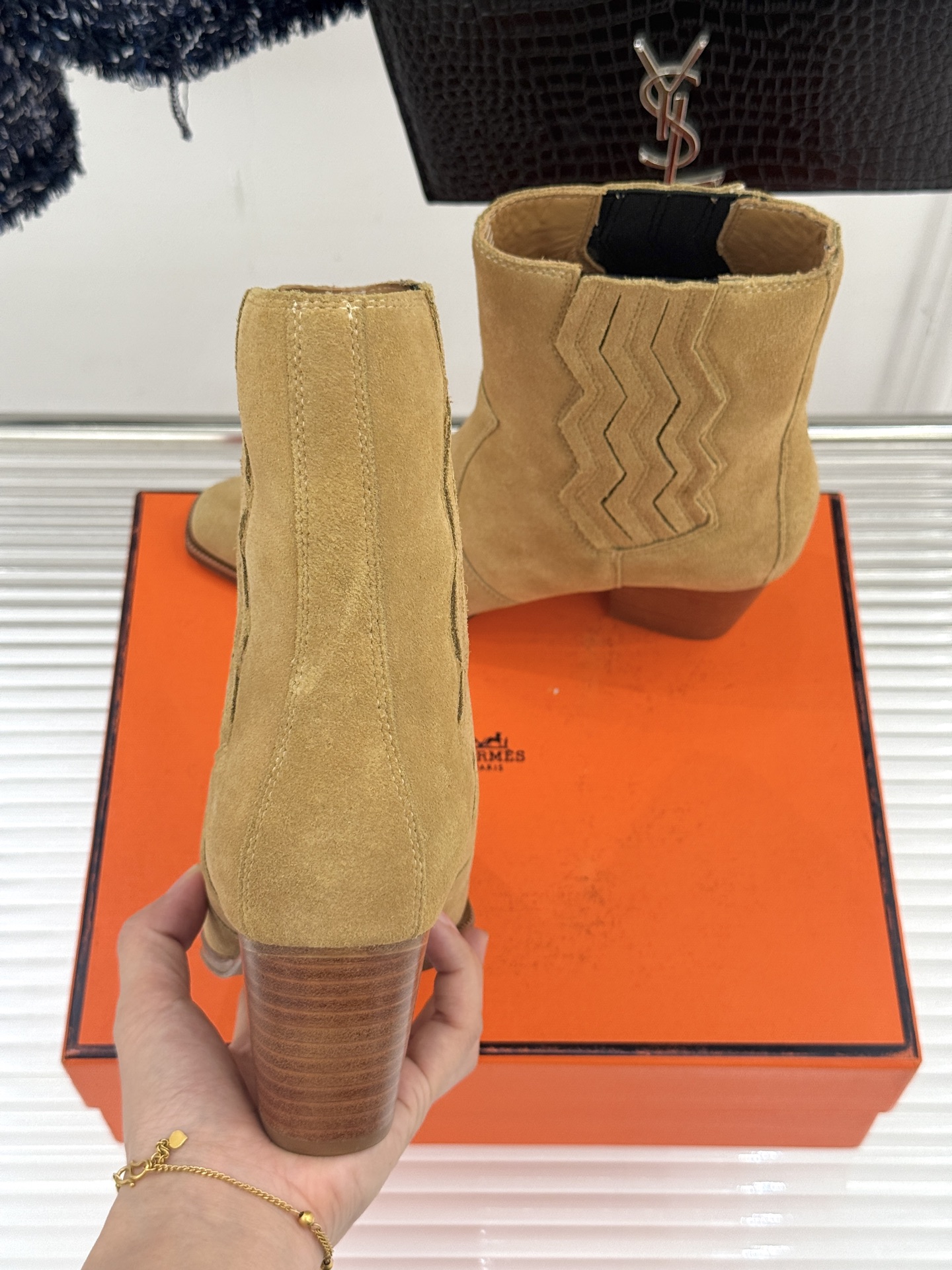 Hermès/爱马仕25WF新品复古西部缝线尖头粗跟短靴当19世纪西部旷野的自由风掠过巴黎福宝大道的匠心