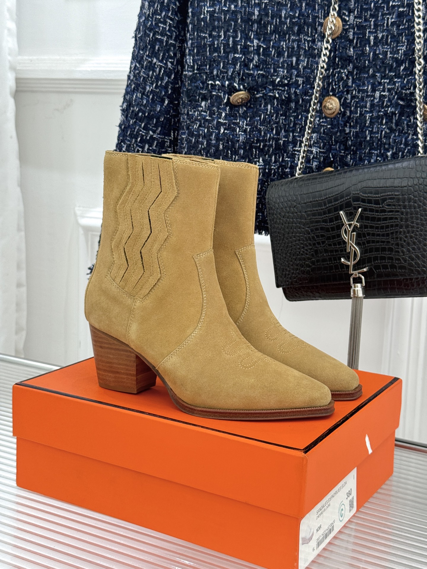 Hermès/爱马仕25WF新品复古西部缝线尖头粗跟短靴当19世纪西部旷野的自由风掠过巴黎福宝大道的匠心