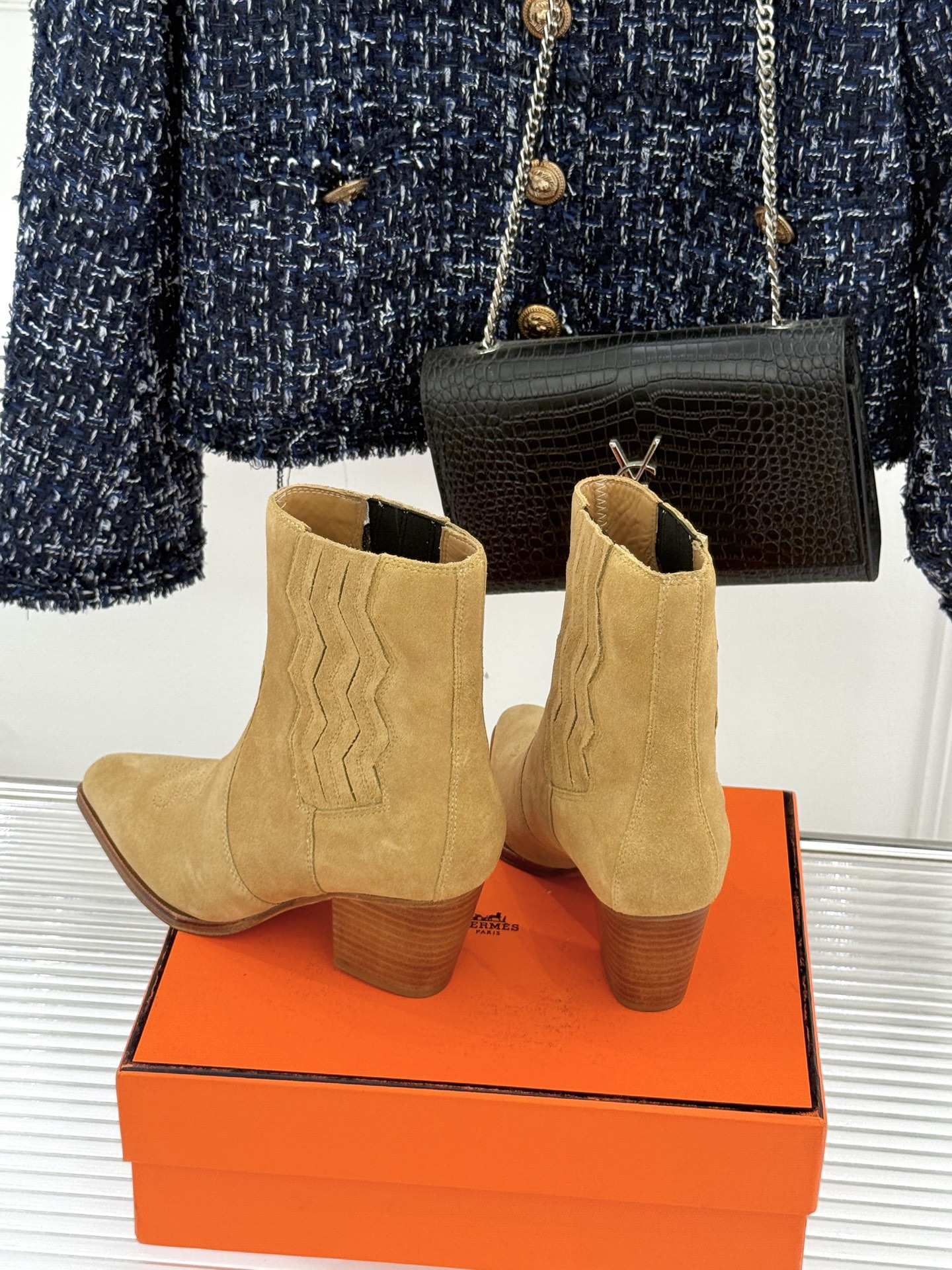 Hermès/爱马仕25WF新品复古西部缝线尖头粗跟短靴当19世纪西部旷野的自由风掠过巴黎福宝大道的匠心