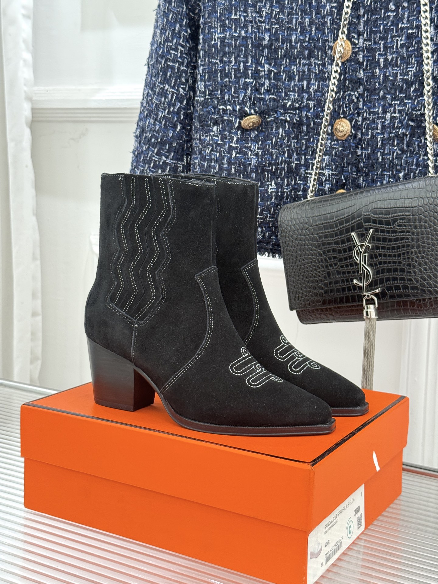 Hermès/爱马仕25WF新品复古西部缝线尖头粗跟短靴当19世纪西部旷野的自由风掠过巴黎福宝大道的匠心