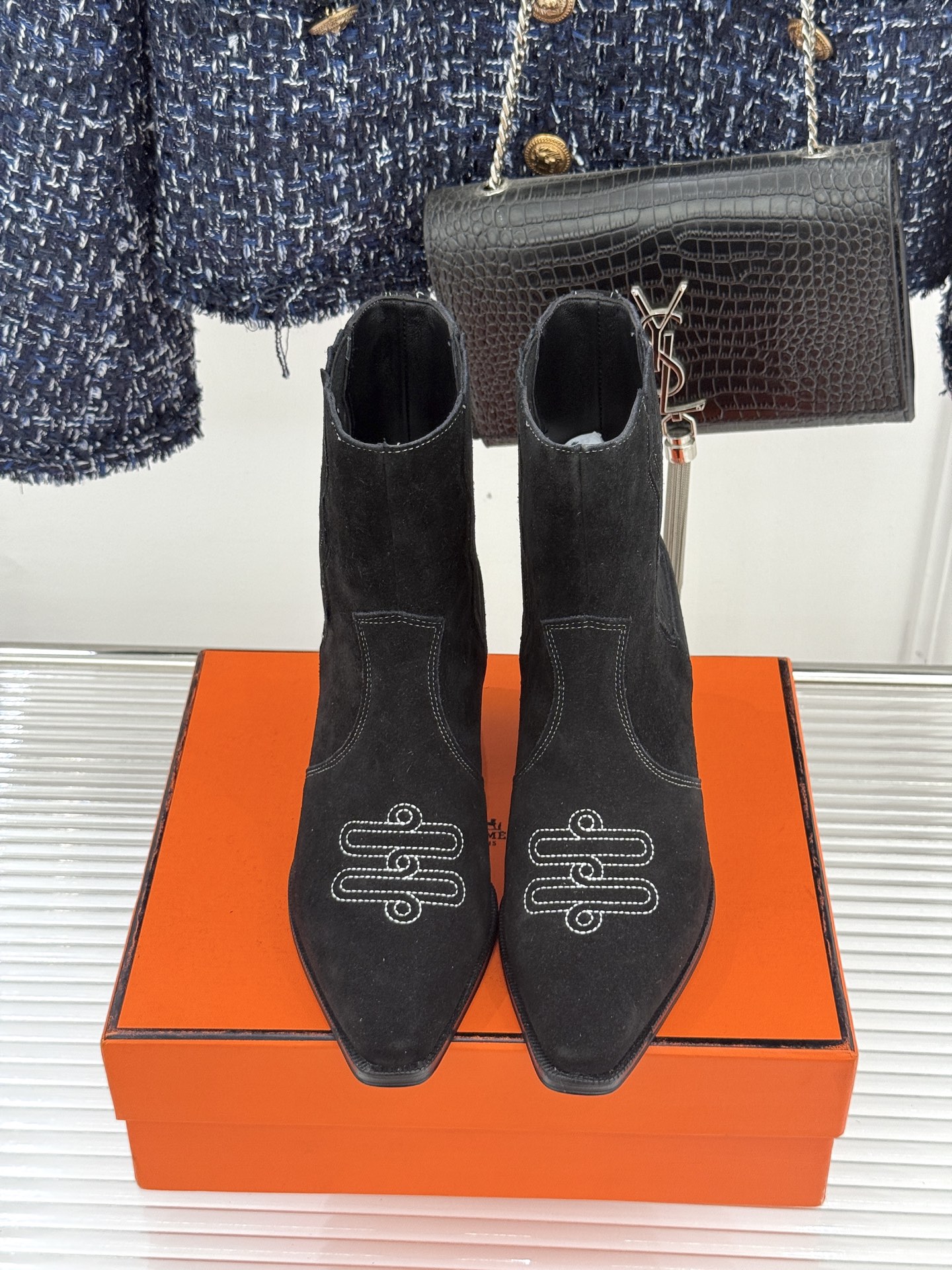 Hermès/爱马仕25WF新品复古西部缝线尖头粗跟短靴当19世纪西部旷野的自由风掠过巴黎福宝大道的匠心