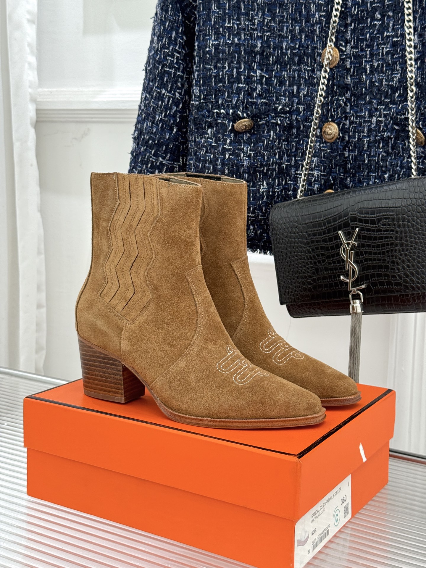 Hermès/爱马仕25WF新品复古西部缝线尖头粗跟短靴当19世纪西部旷野的自由风掠过巴黎福宝大道的匠心