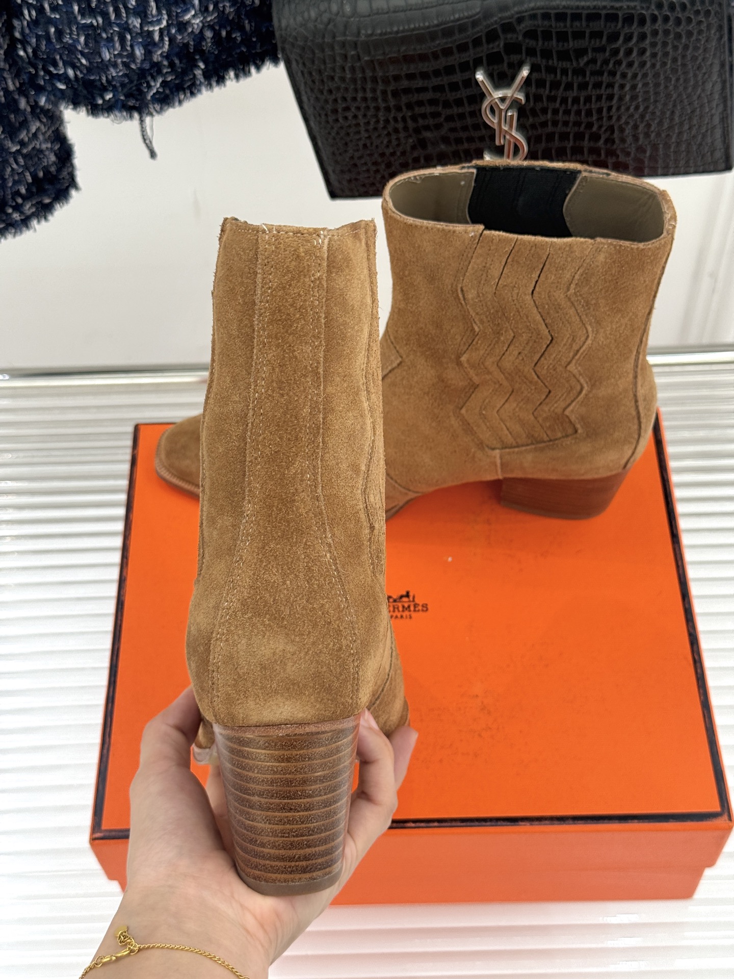 Hermès/爱马仕25WF新品复古西部缝线尖头粗跟短靴当19世纪西部旷野的自由风掠过巴黎福宝大道的匠心