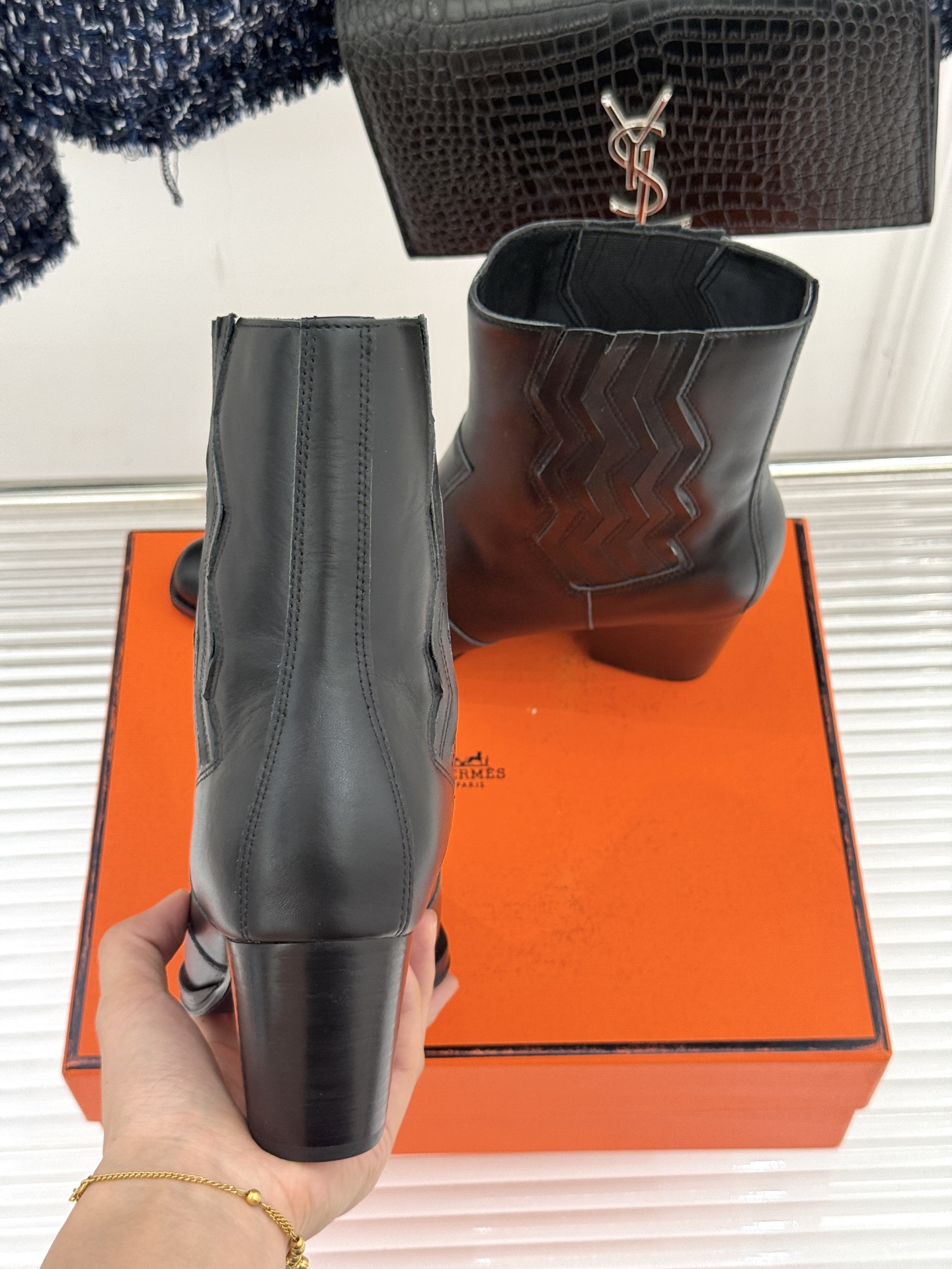 Hermès/爱马仕25WF新品复古西部缝线尖头粗跟短靴当19世纪西部旷野的自由风掠过巴黎福宝大道的匠心