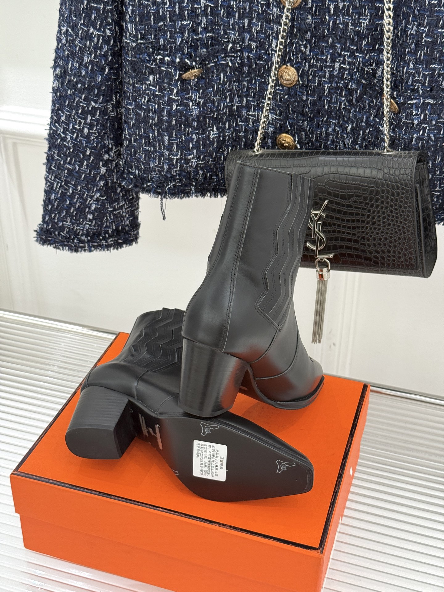 Hermès/爱马仕25WF新品复古西部缝线尖头粗跟短靴当19世纪西部旷野的自由风掠过巴黎福宝大道的匠心