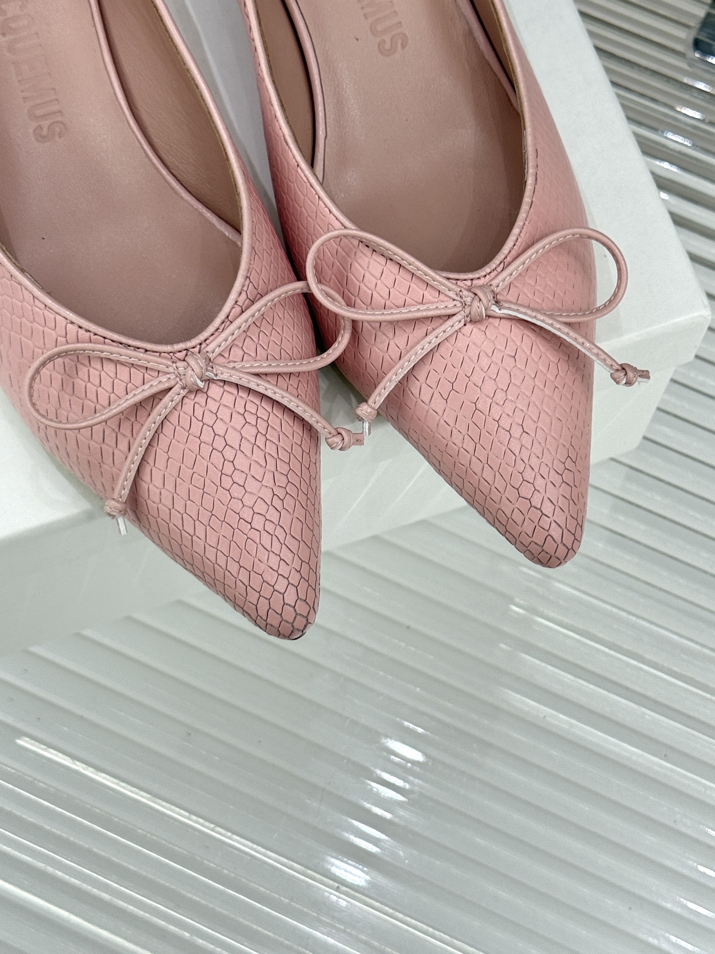 JACQUES 25WF新品蝴蝶结尖头猫跟高跟鞋单鞋当东方雅致与法式浪漫撞个满怀这双鞋以3.5cm猫跟为