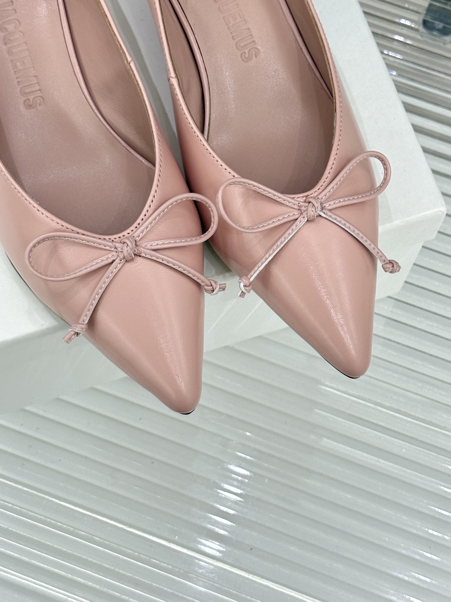 JACQUES 25WF新品蝴蝶结尖头猫跟高跟鞋单鞋当东方雅致与法式浪漫撞个满怀这双鞋以3.5cm猫跟为