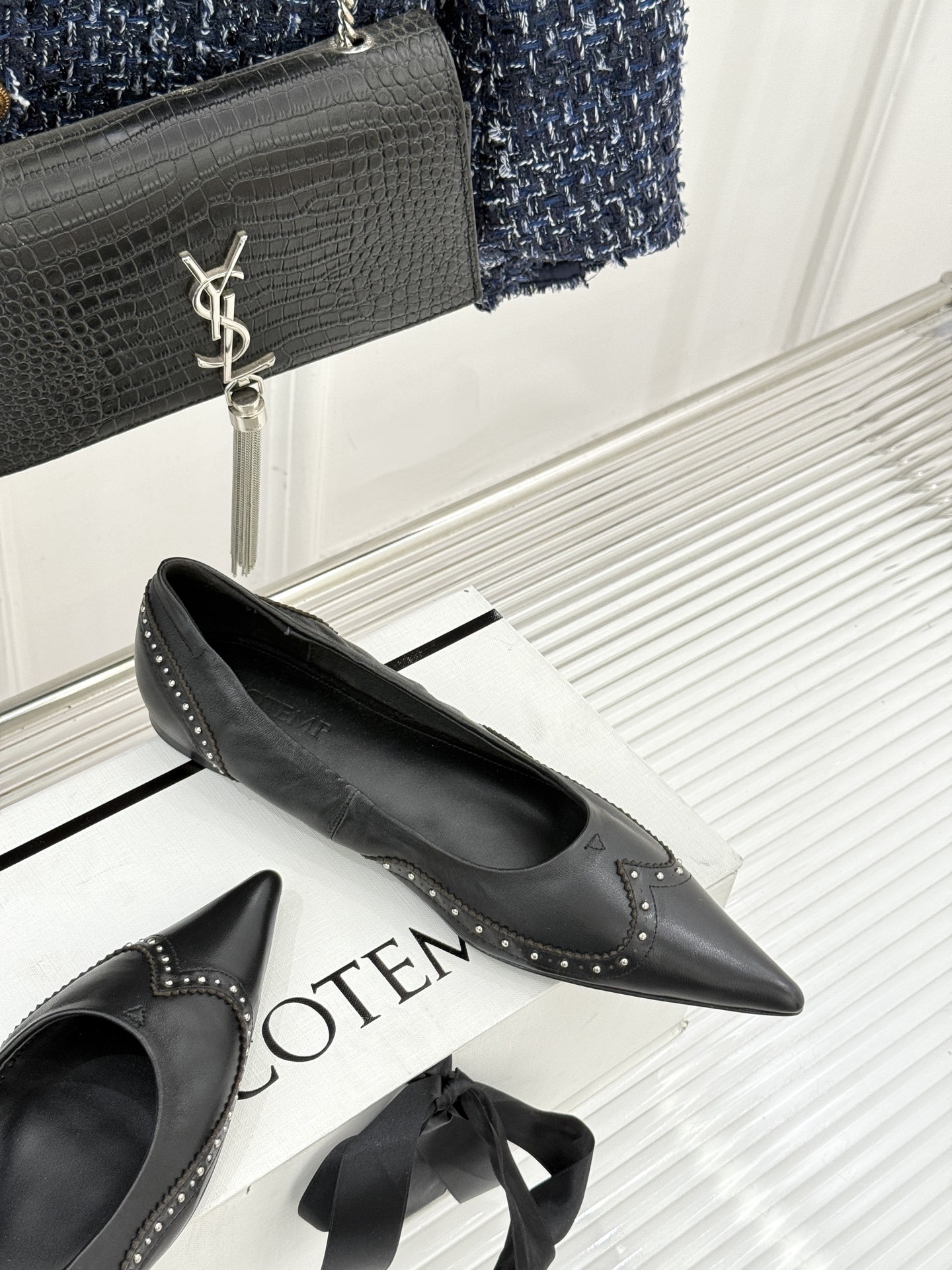 COTEMP WF新品尖头复古擦色平底单鞋这双鞋是一封写给岁月的情书将复古的韵味与现代的锋芒 它始于一个