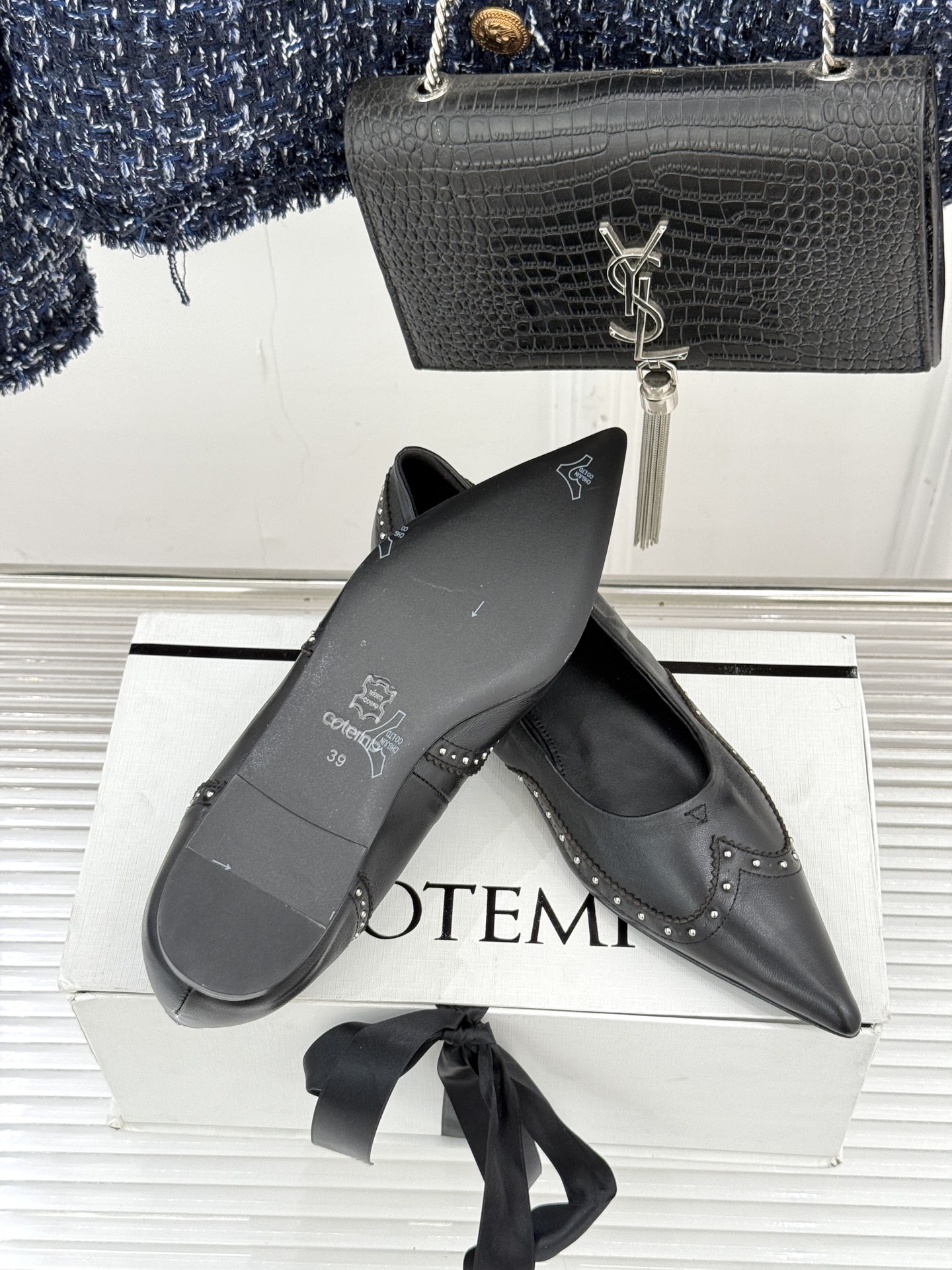 COTEMP WF新品尖头复古擦色平底单鞋这双鞋是一封写给岁月的情书将复古的韵味与现代的锋芒 它始于一个