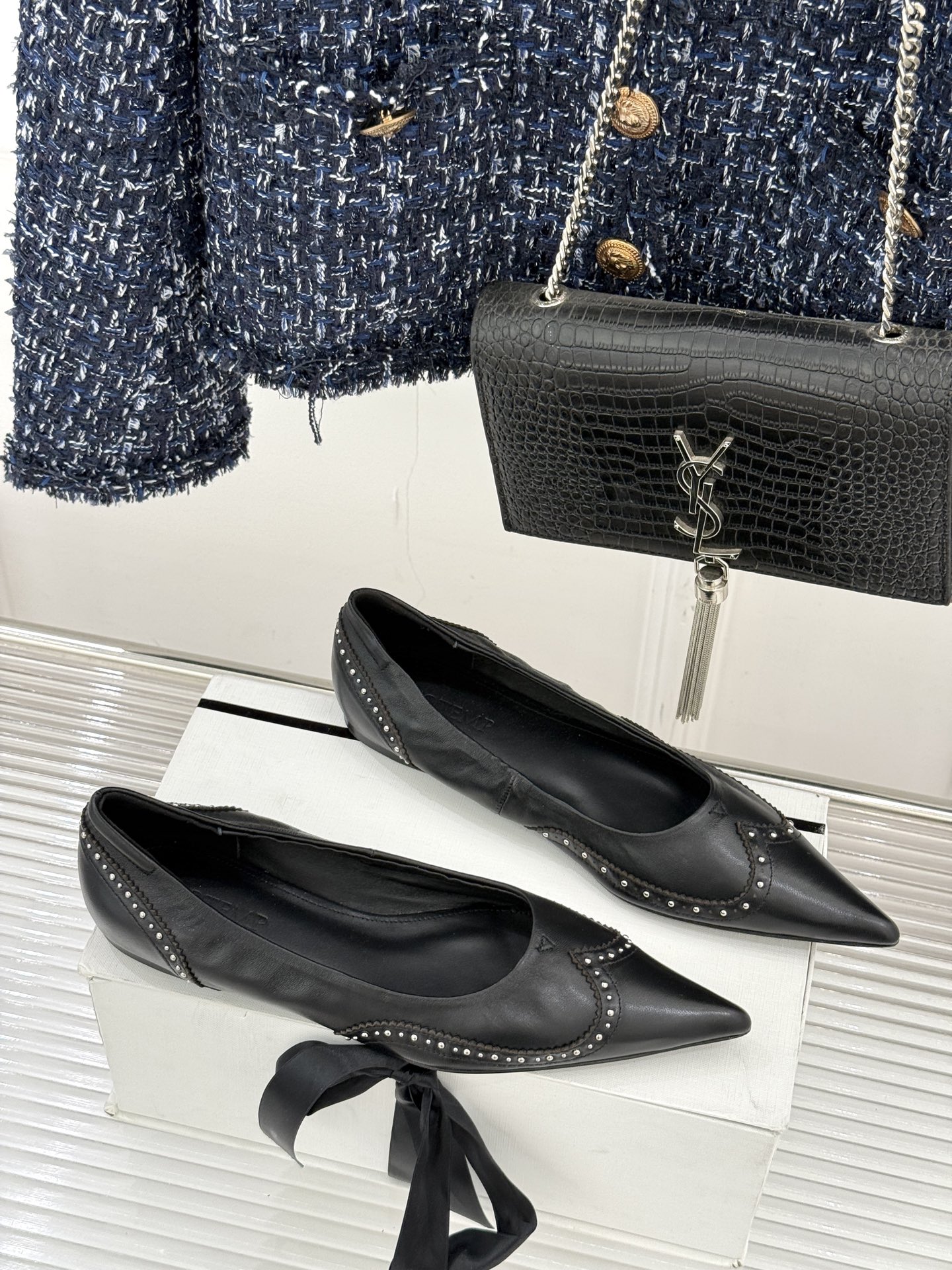 COTEMP WF新品尖头复古擦色平底单鞋这双鞋是一封写给岁月的情书将复古的韵味与现代的锋芒 它始于一个