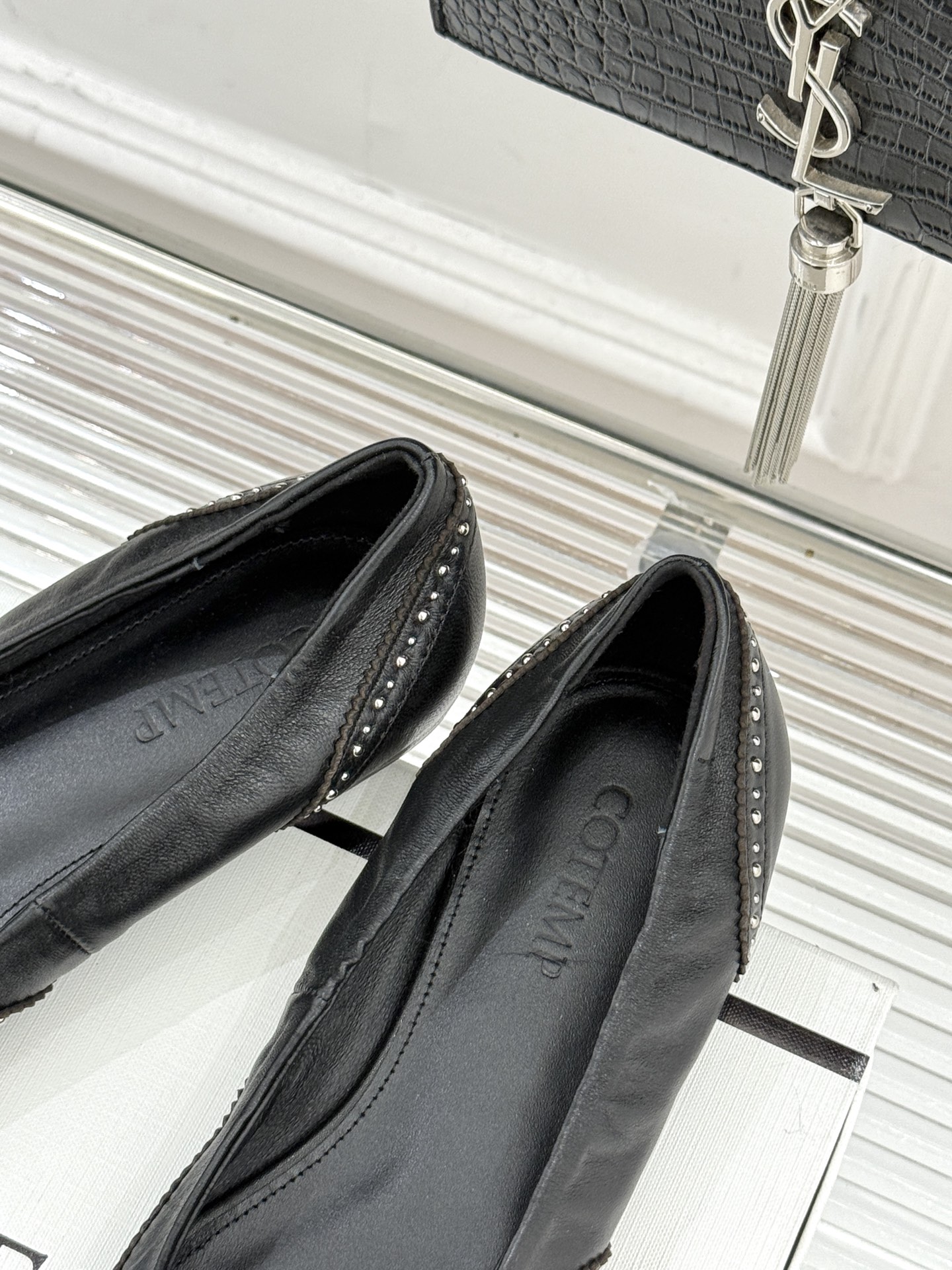 COTEMP WF新品尖头复古擦色平底单鞋这双鞋是一封写给岁月的情书将复古的韵味与现代的锋芒 它始于一个