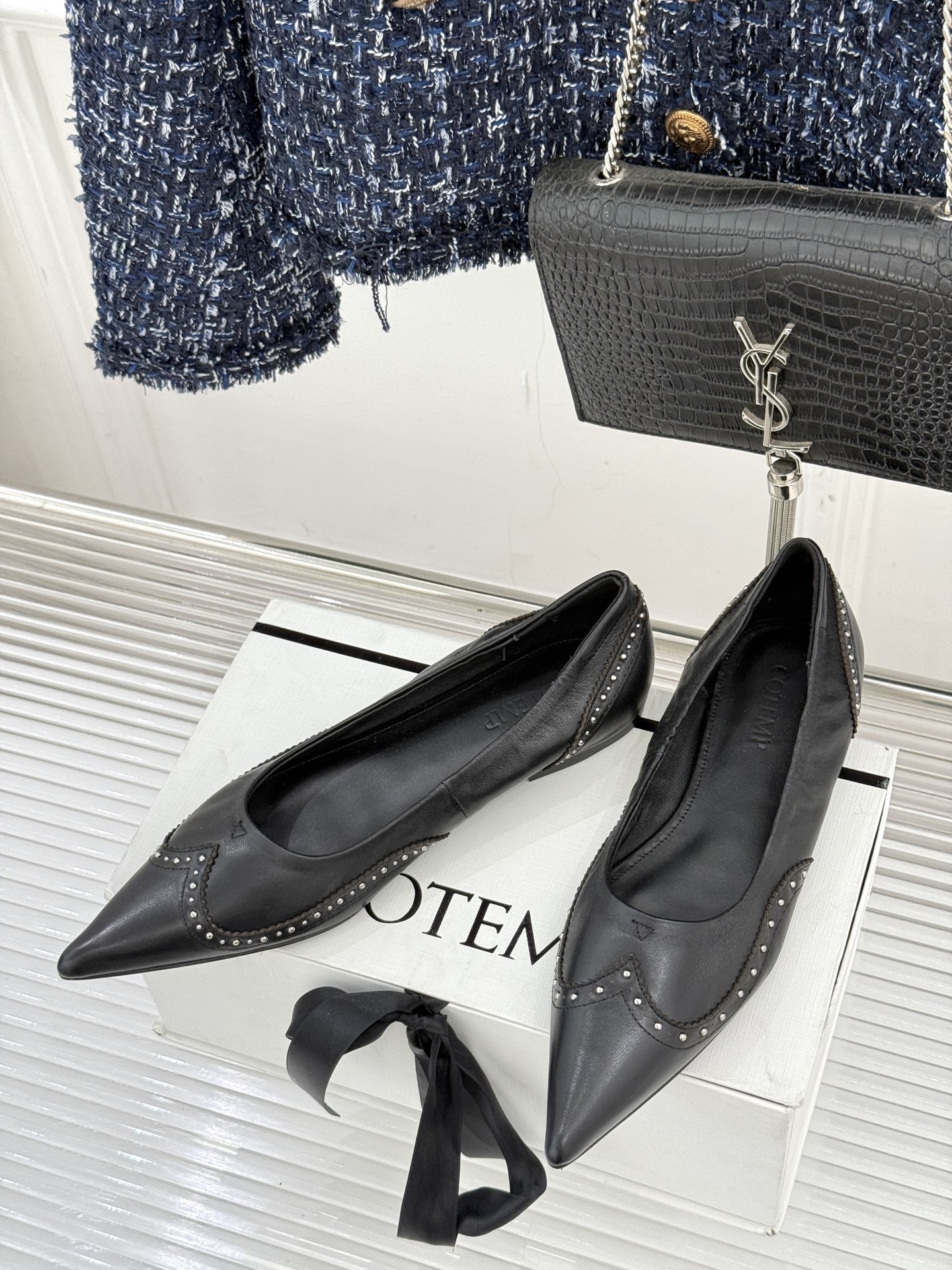 COTEMP WF新品尖头复古擦色平底单鞋这双鞋是一封写给岁月的情书将复古的韵味与现代的锋芒 它始于一个