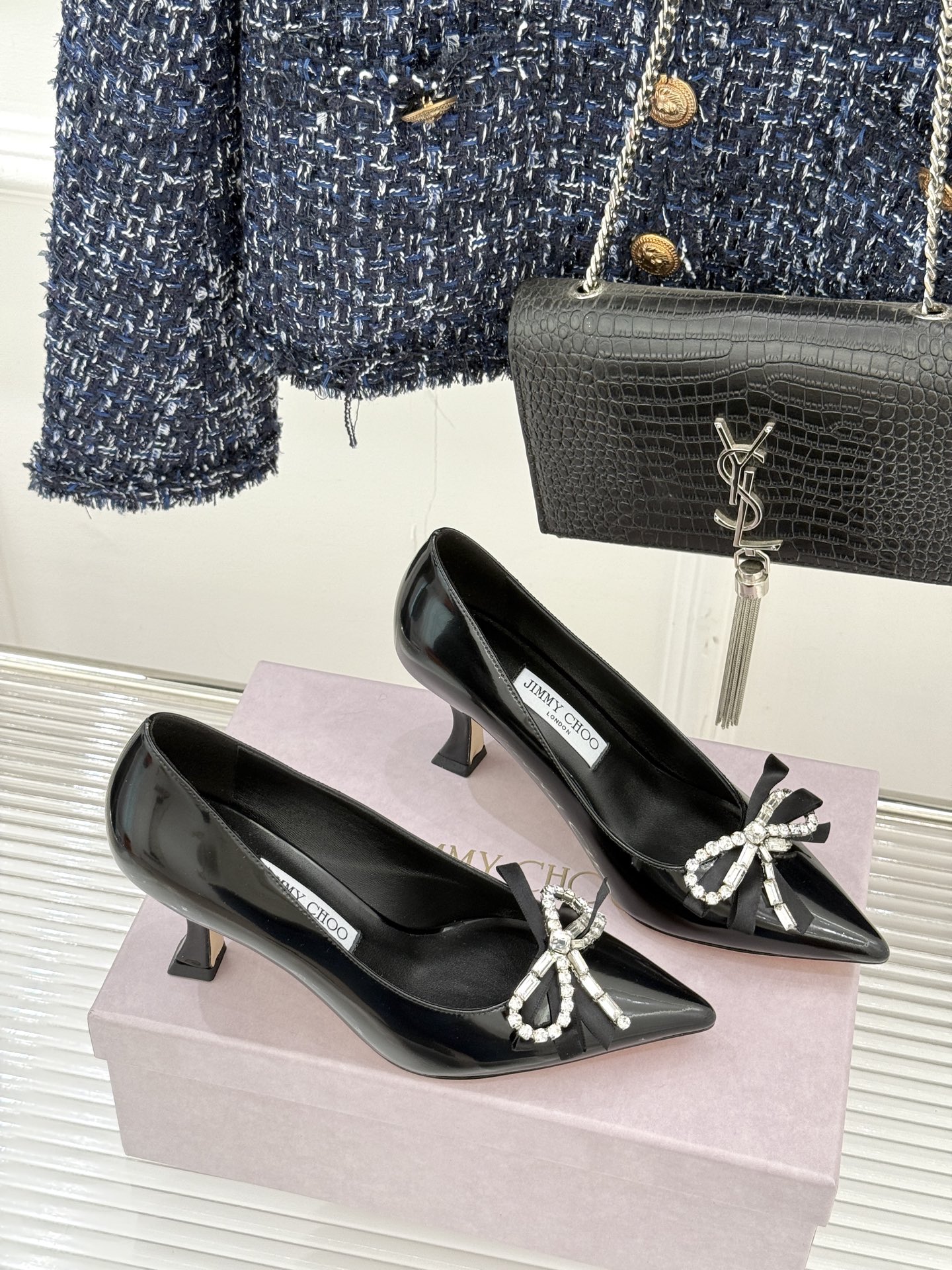 Jimmy Choo26WF早春新品尖头水钻蝴蝶结高跟鞋当复古优雅与摩登闪耀撞个满怀鞋头缀以手工镶嵌的捷