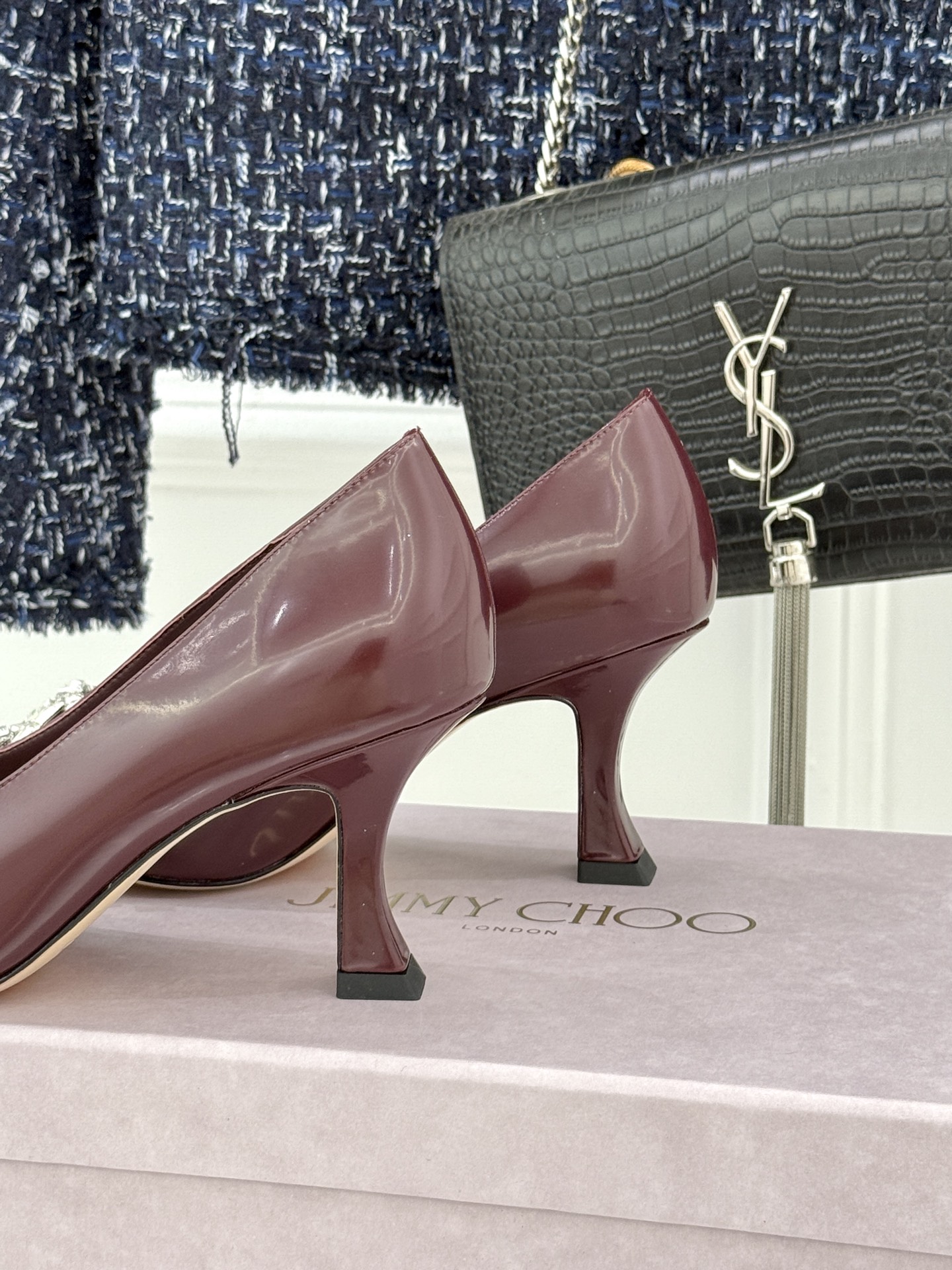 Jimmy Choo26WF早春新品尖头水钻蝴蝶结高跟鞋当复古优雅与摩登闪耀撞个满怀鞋头缀以手工镶嵌的捷