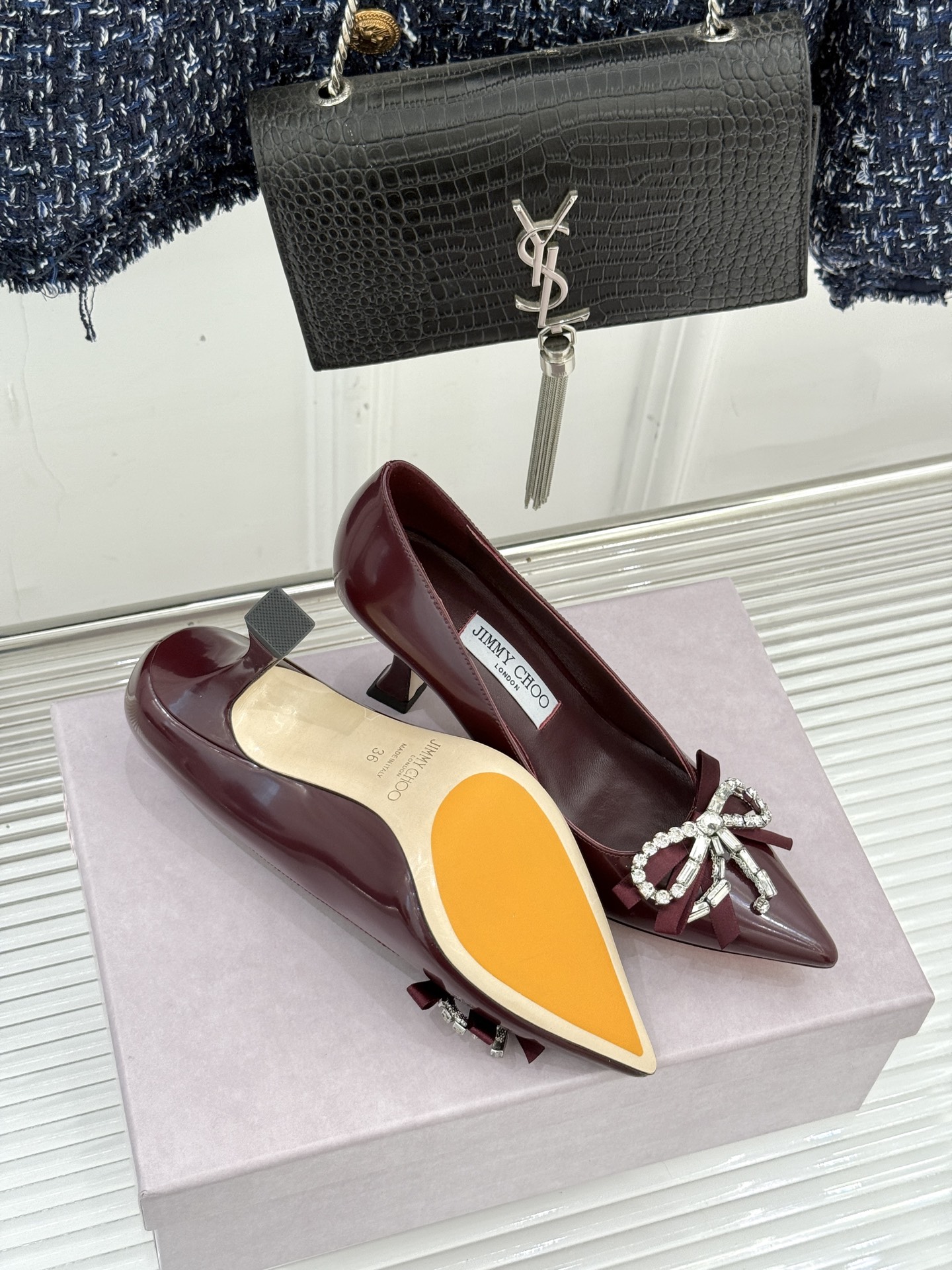 Jimmy Choo26WF早春新品尖头水钻蝴蝶结高跟鞋当复古优雅与摩登闪耀撞个满怀鞋头缀以手工镶嵌的捷