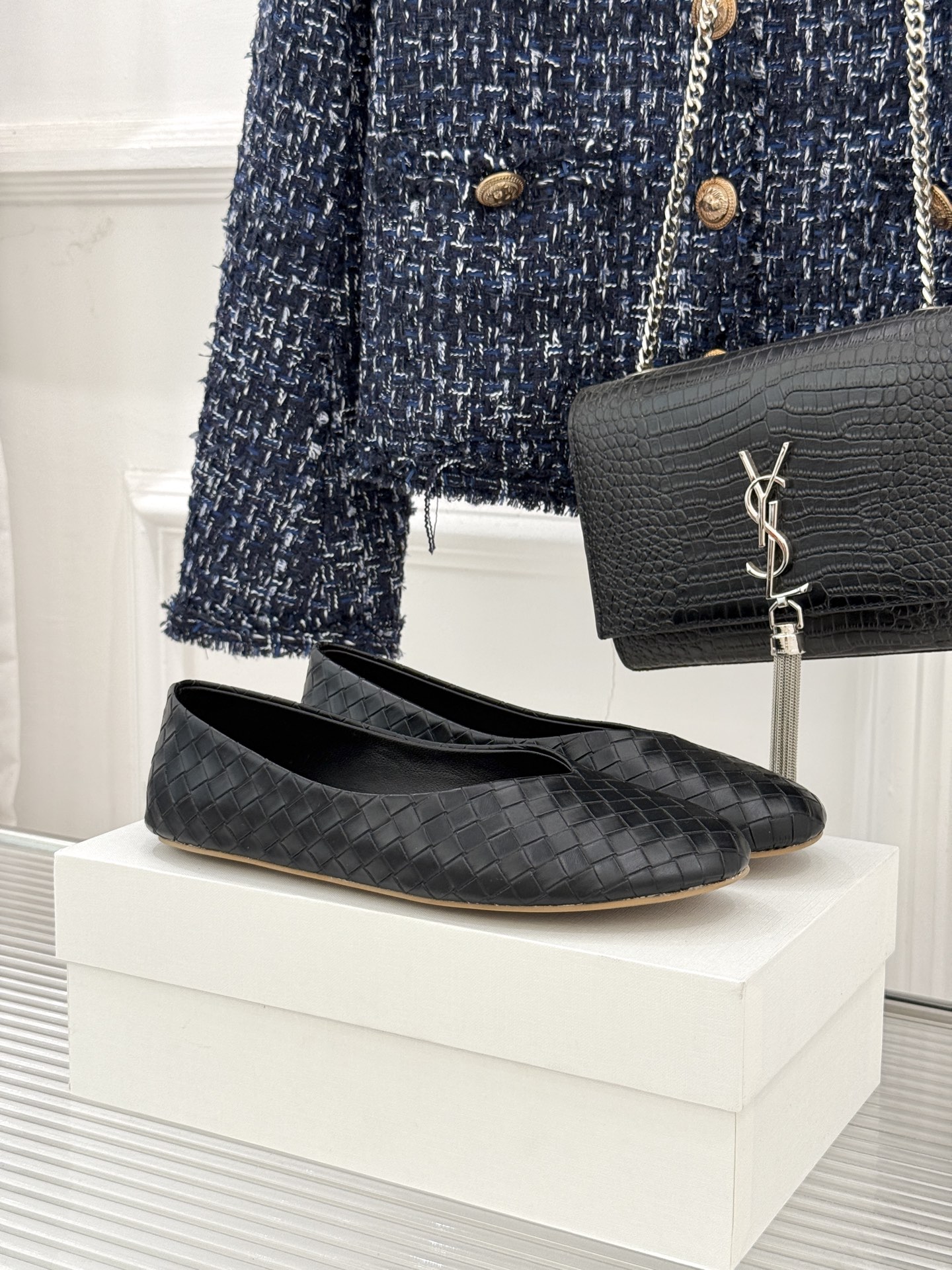 The Row 25WF新品编织平底单鞋当喧嚣退去 真正的奢华藏于材质与结构的无声对话中这双便是对这一理