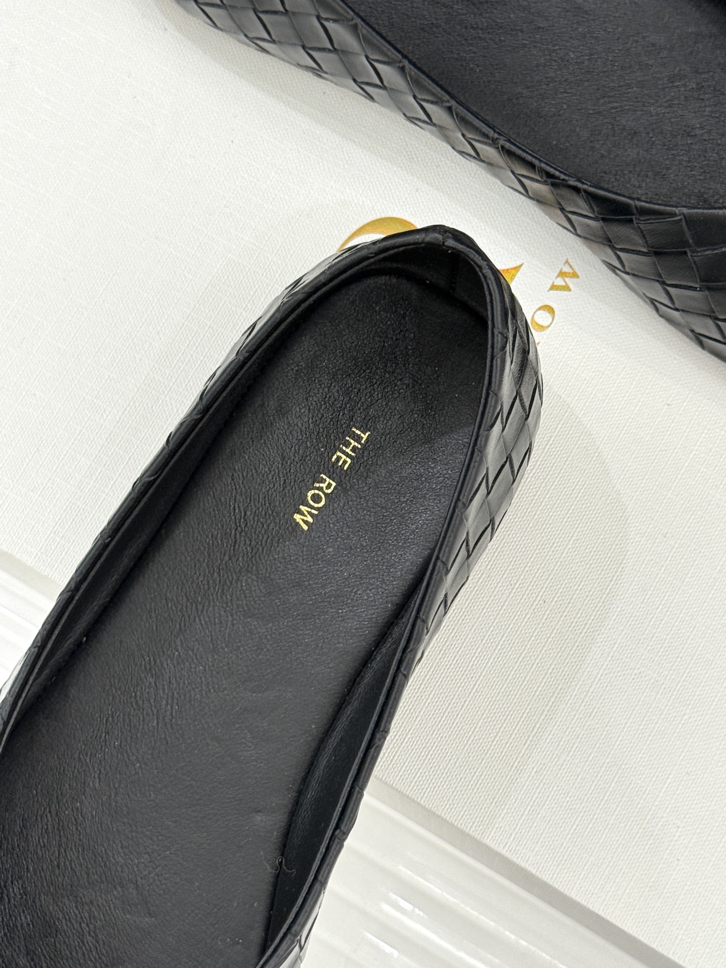 The Row 25WF新品编织平底单鞋当喧嚣退去 真正的奢华藏于材质与结构的无声对话中这双便是对这一理