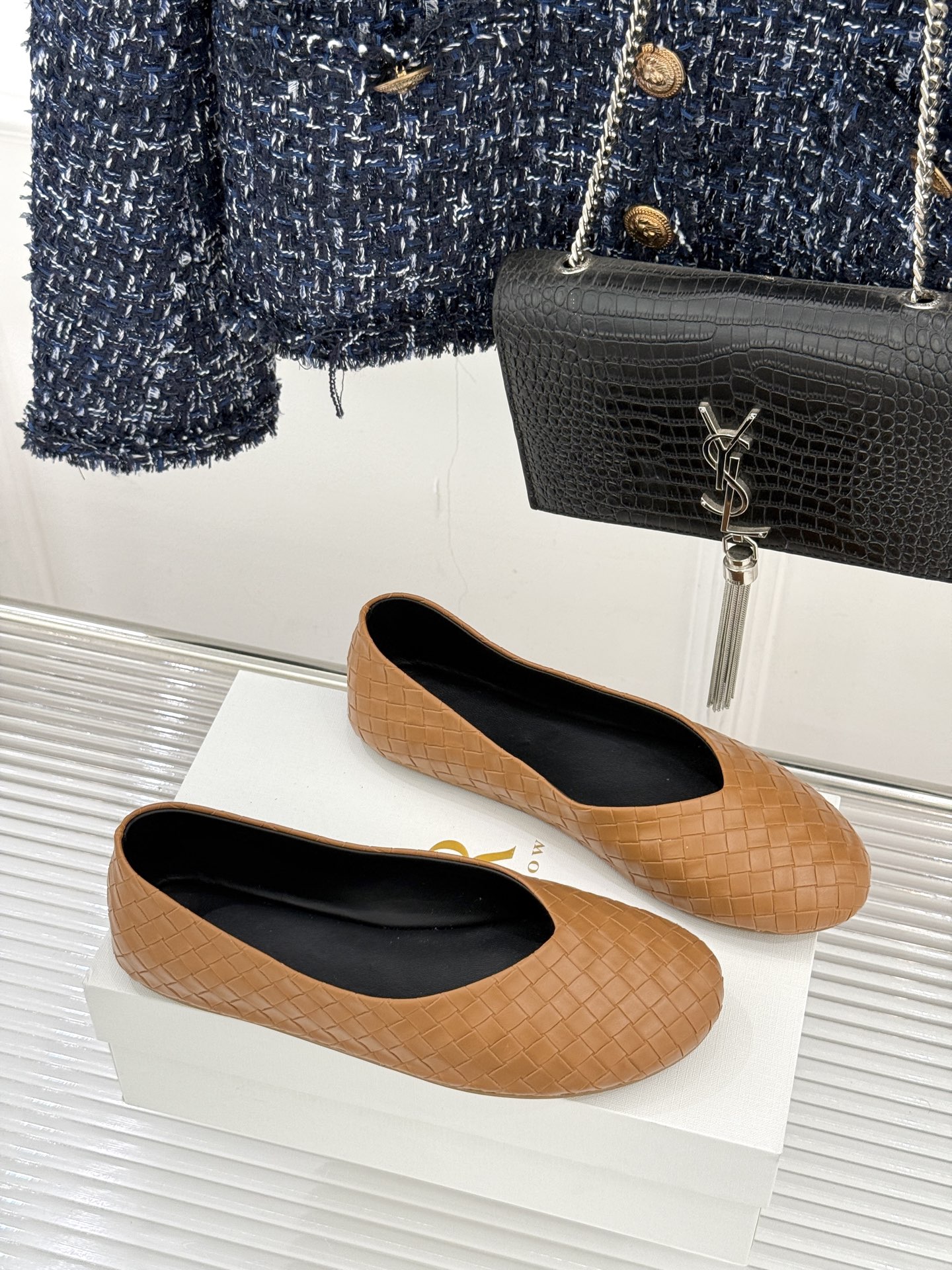 The Row 25WF新品编织平底单鞋当喧嚣退去 真正的奢华藏于材质与结构的无声对话中这双便是对这一理