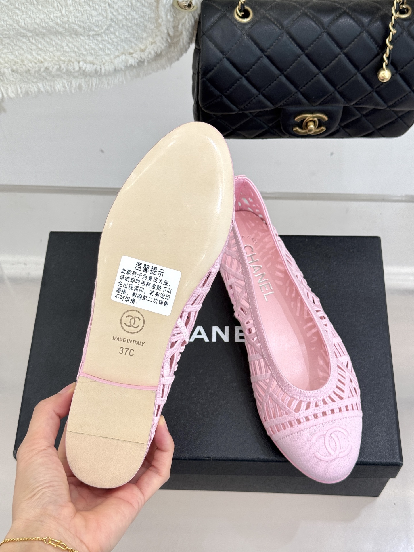 CHANE*｜小香26C镂空编织双C芭蕾舞鞋当高定针织工艺邂逅芭蕾鞋的经典廓形这双芭蕾舞鞋 为法式优雅注