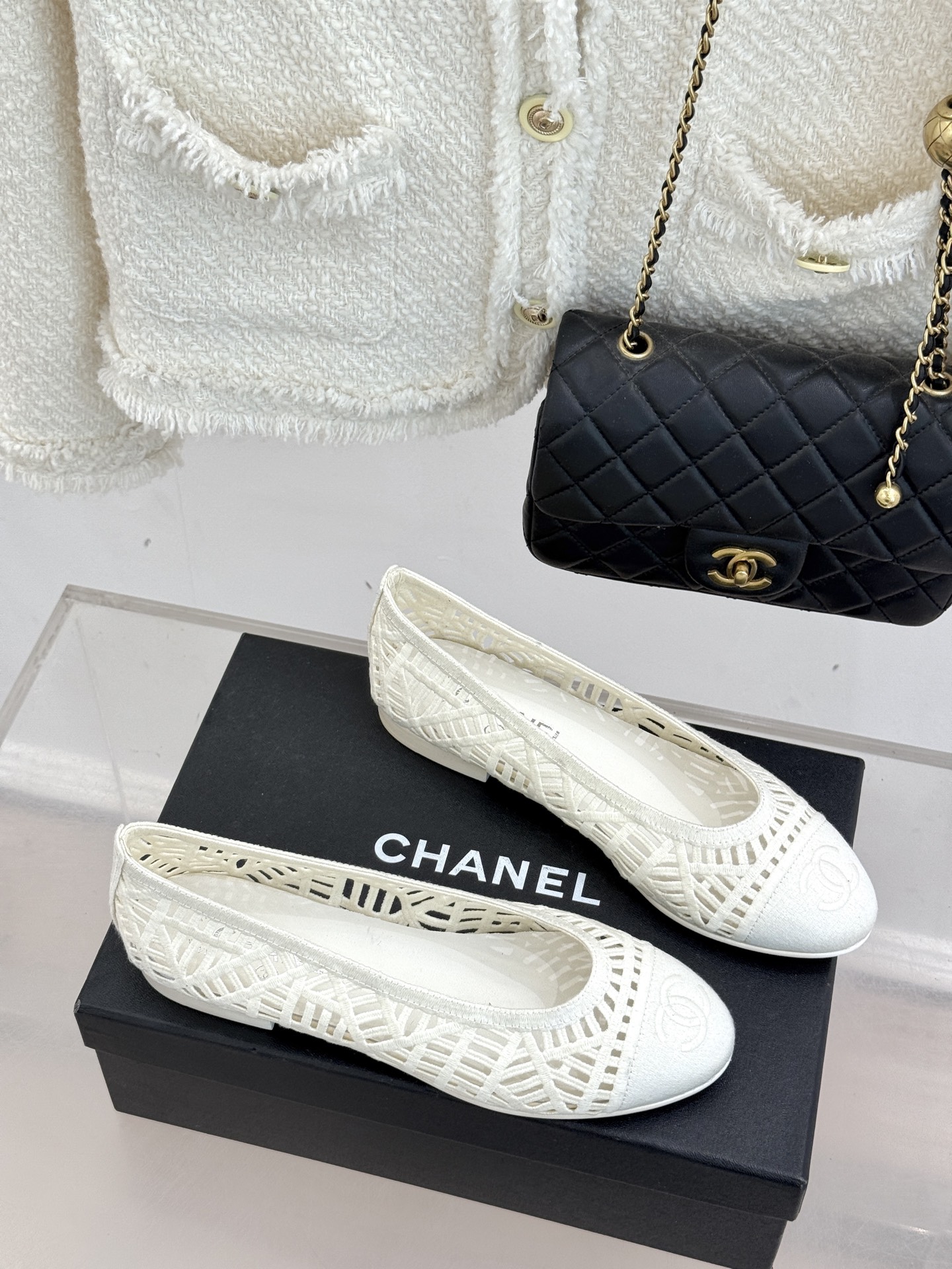 CHANE*｜小香26C镂空编织双C芭蕾舞鞋当高定针织工艺邂逅芭蕾鞋的经典廓形这双芭蕾舞鞋 为法式优雅注