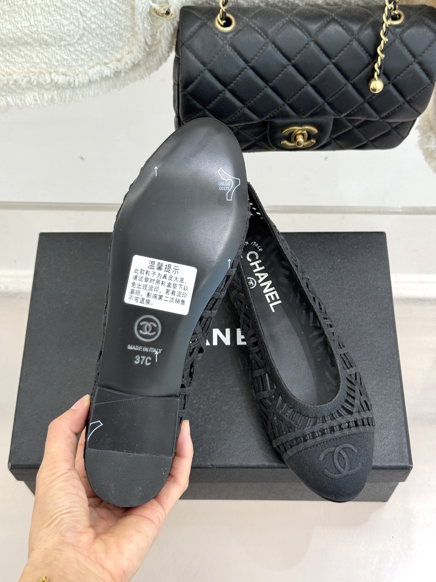 CHANE*｜小香26C镂空编织双C芭蕾舞鞋当高定针织工艺邂逅芭蕾鞋的经典廓形这双芭蕾舞鞋 为法式优雅注