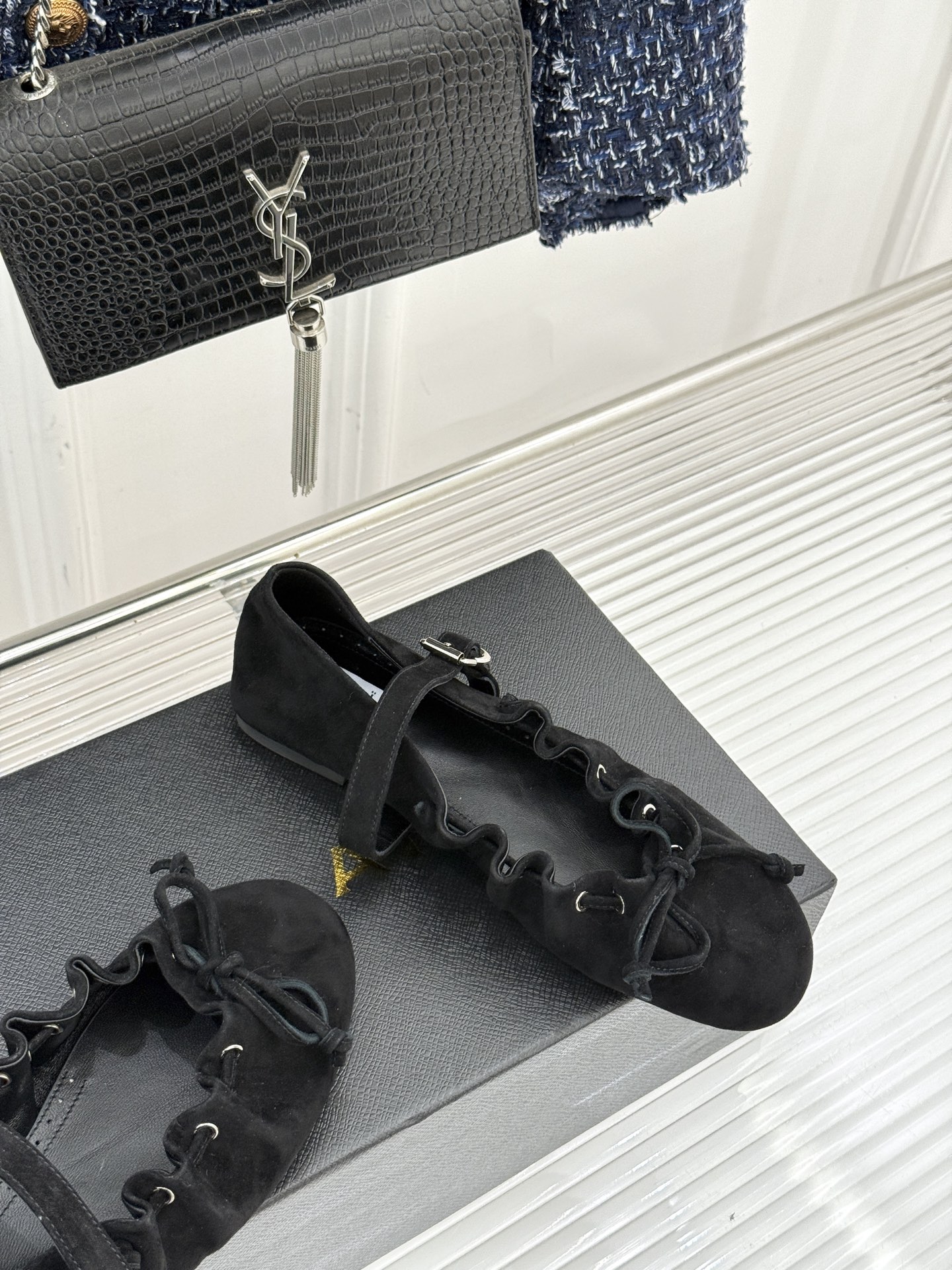 ALAÏA/阿莱亚26WF新品复古蝴蝶结玛平底丽珍鞋当ALAÏA的高定基因邂逅玛丽珍经典鞋型平底姿态藏着