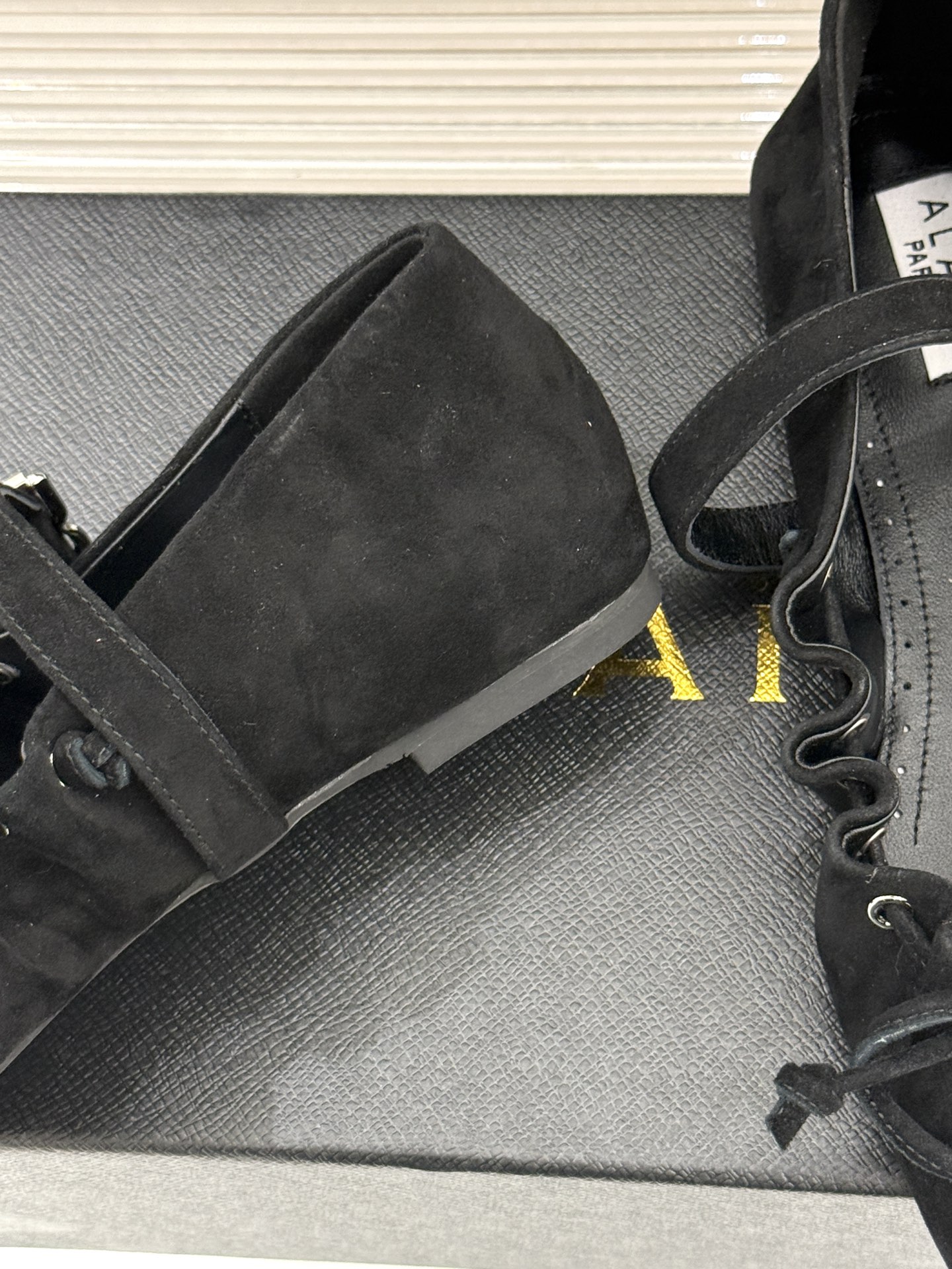 ALAÏA/阿莱亚26WF新品复古蝴蝶结玛平底丽珍鞋当ALAÏA的高定基因邂逅玛丽珍经典鞋型平底姿态藏着